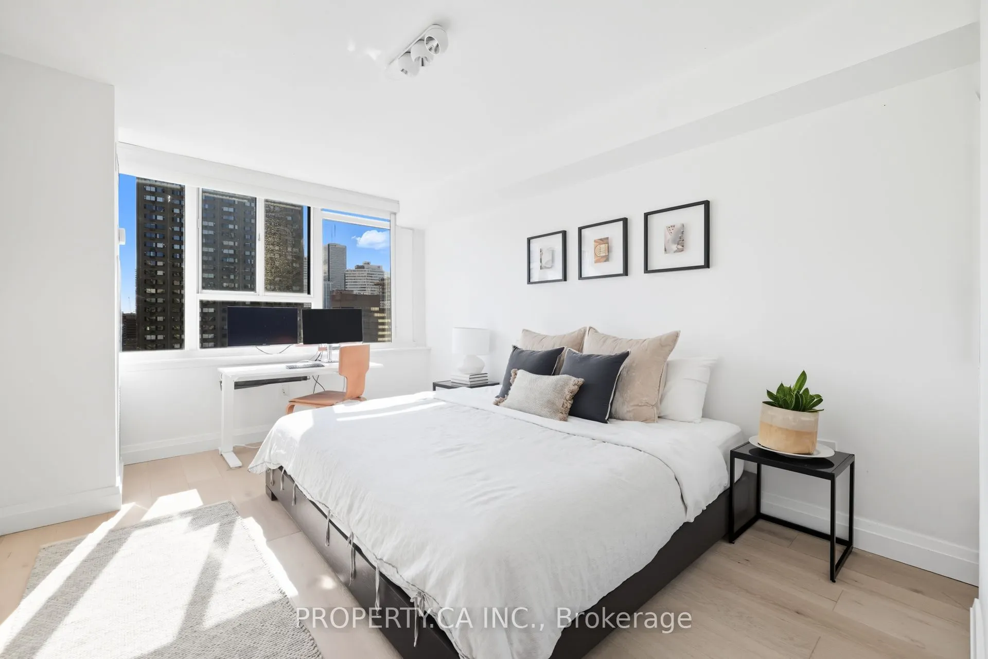 45 Carlton Street, #1501