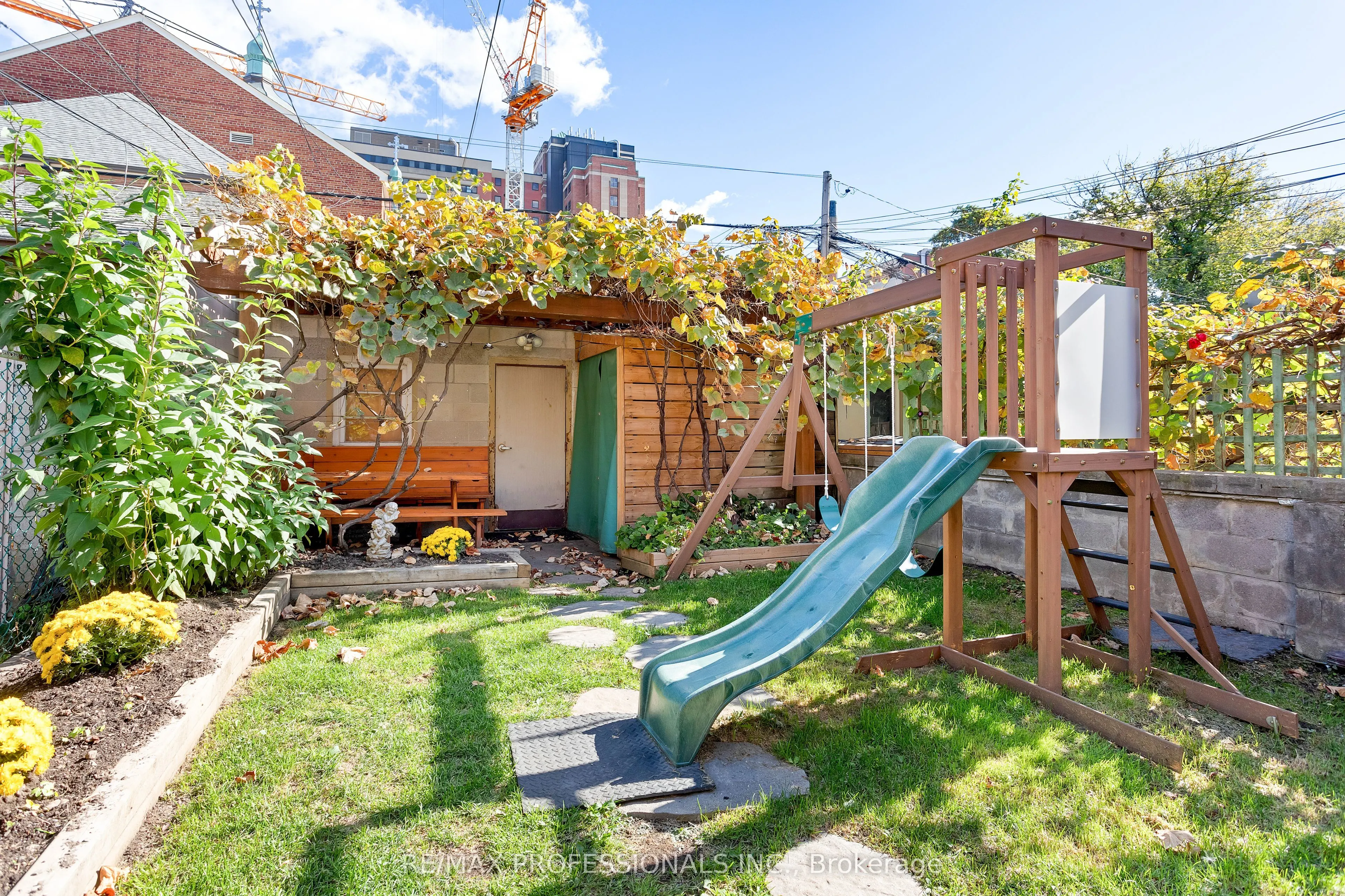 211 Markham Street