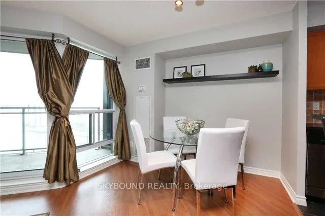 410 Queens Quay W
