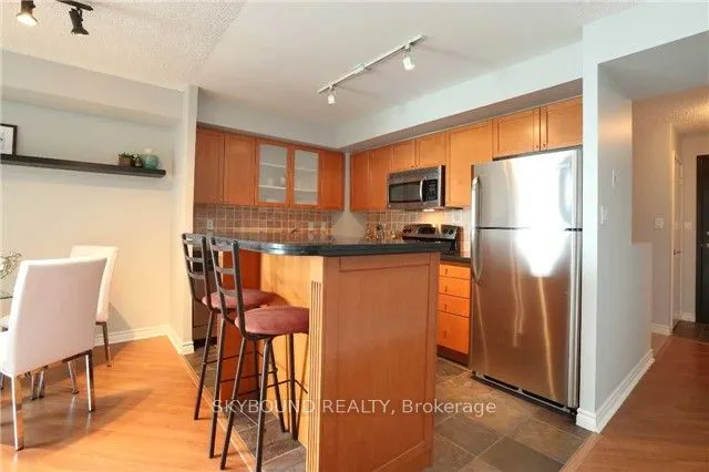 410 Queens Quay W