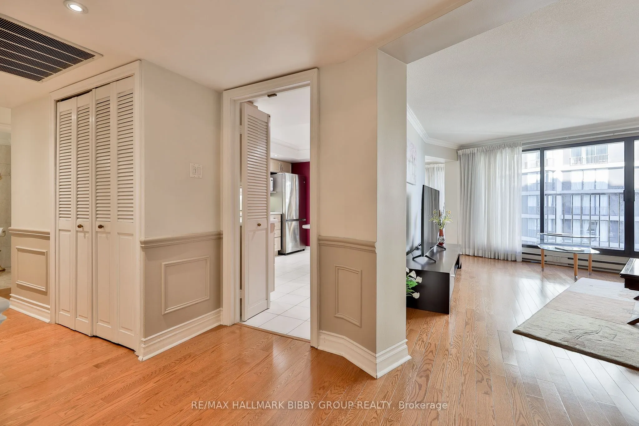 65 Harbour Square, #3006