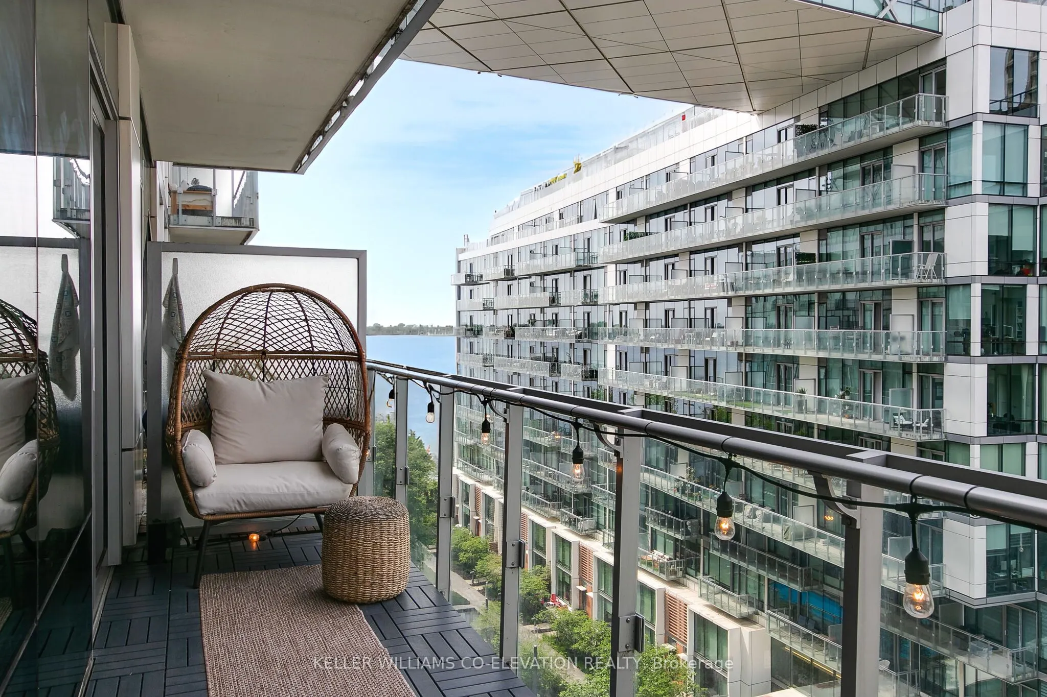 39 Queens Quay E, #835
