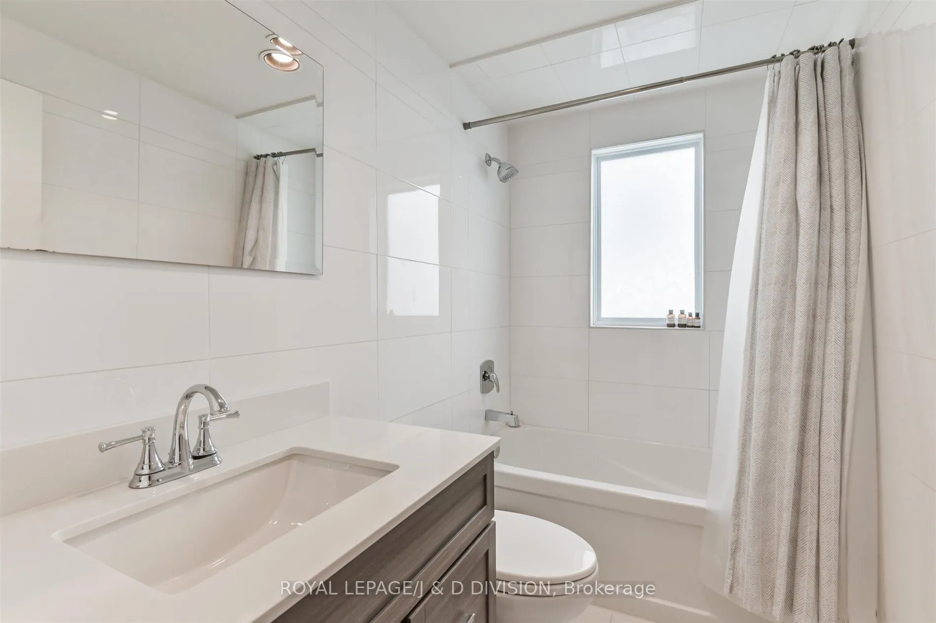16 Farnham Avenue, #Main