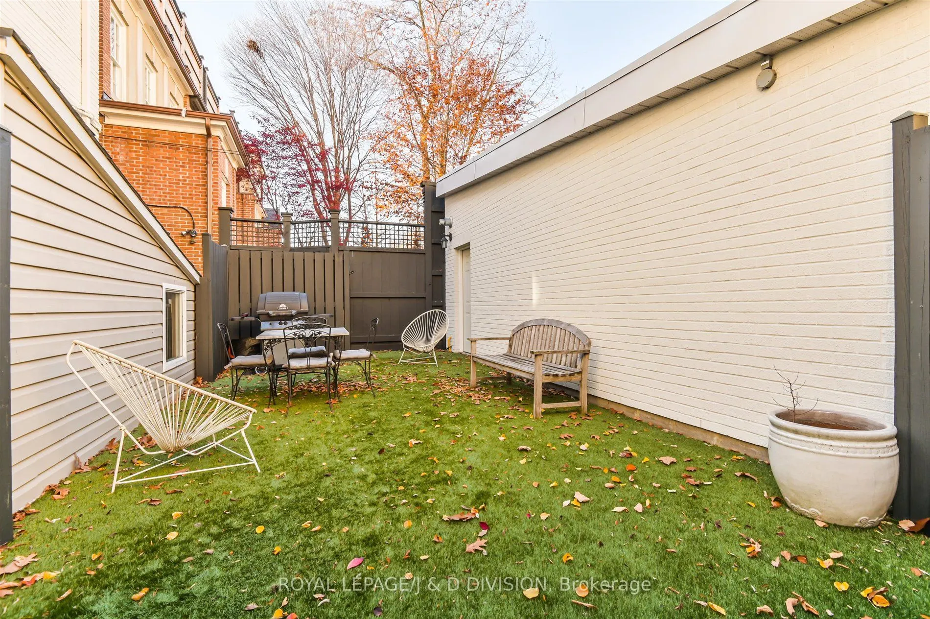 16 Farnham Avenue, #Main
