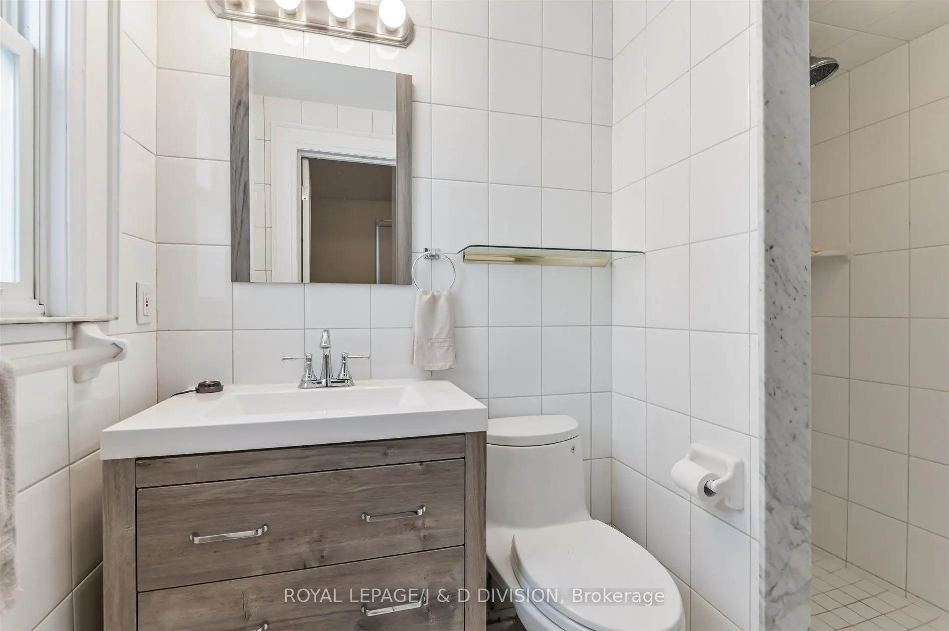 16 Farnham Avenue, #Main