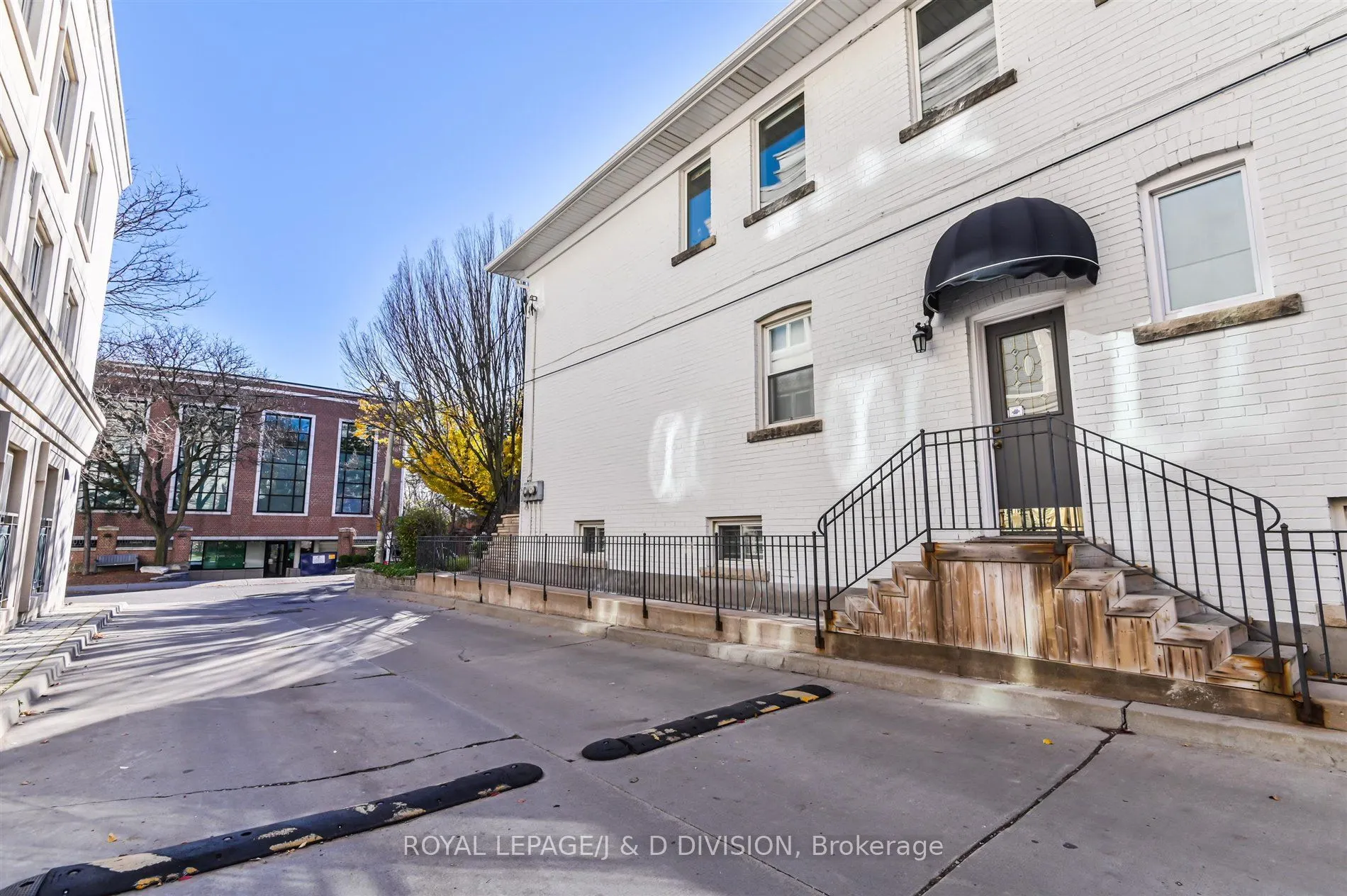 16 Farnham Avenue, #Main