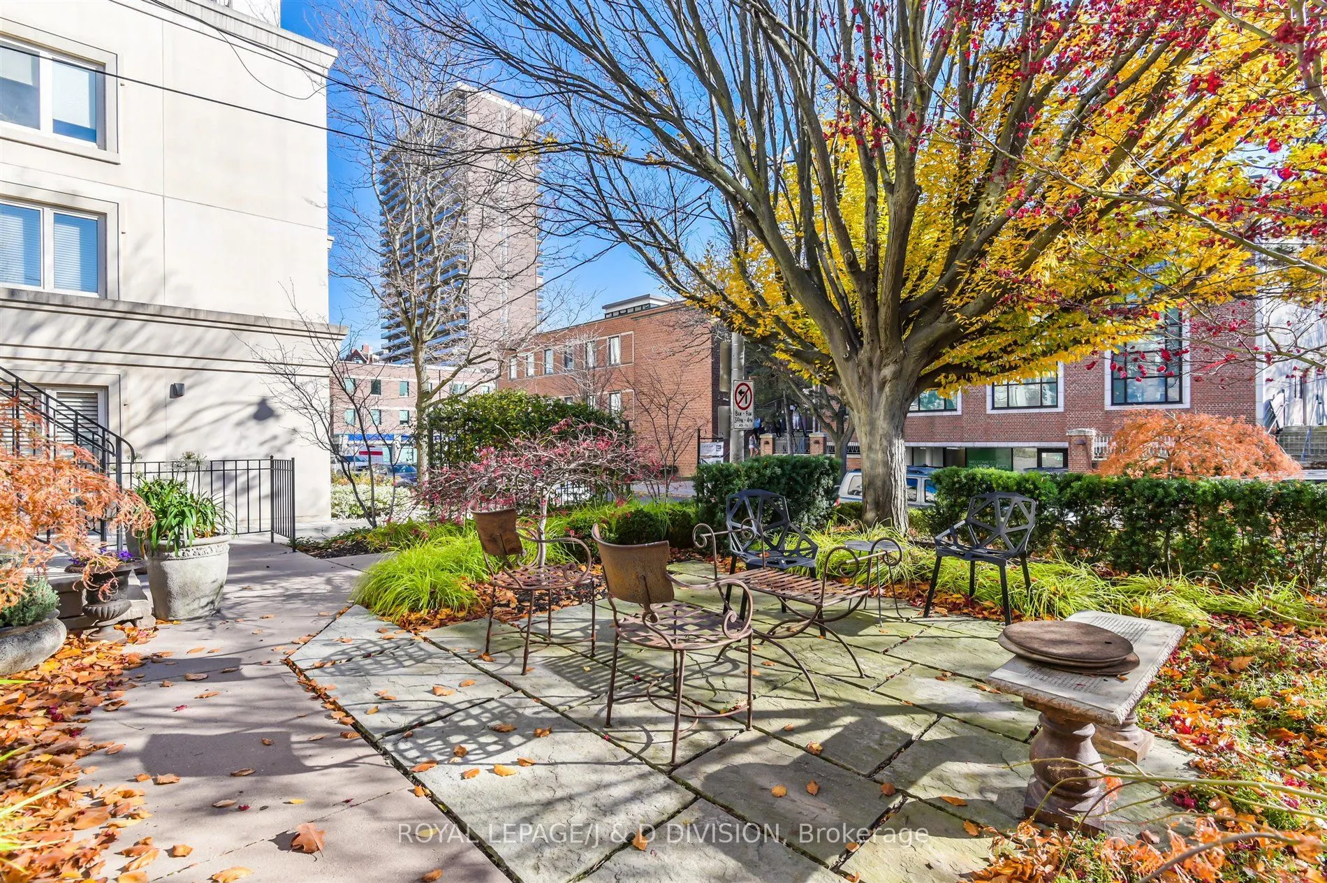 16 Farnham Avenue, #Main