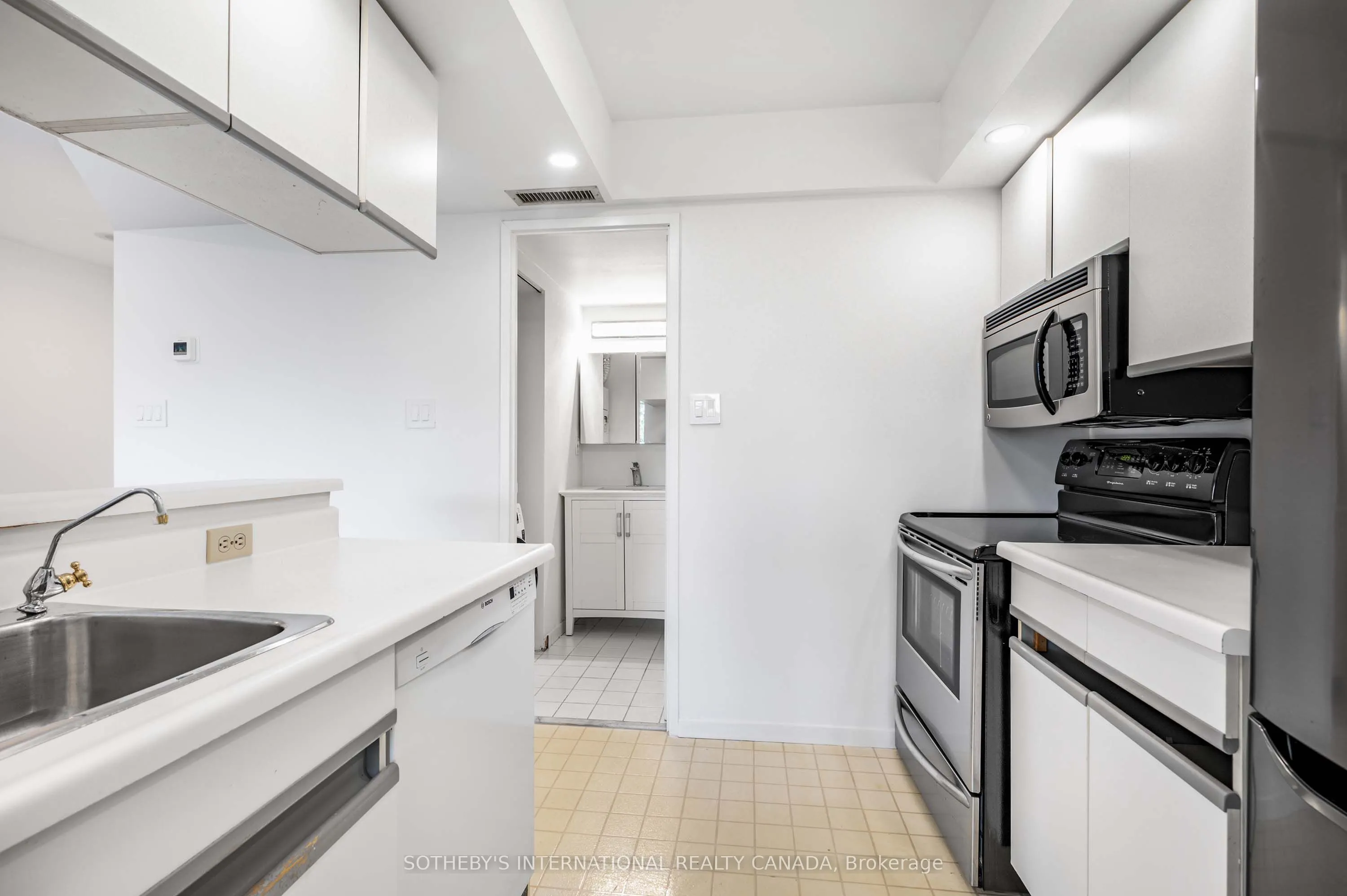 1001 Bay Street, #716