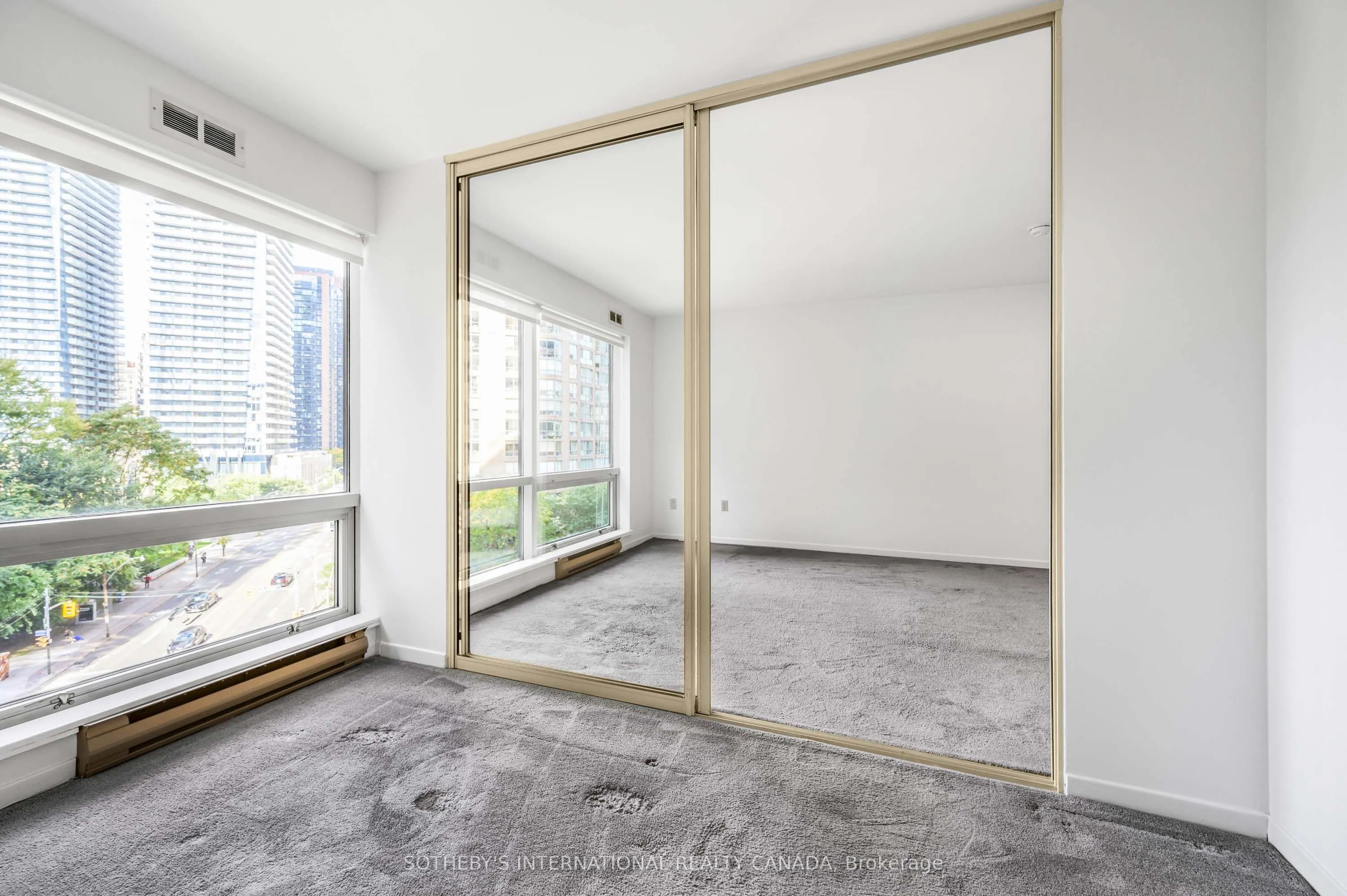 1001 Bay Street, #716