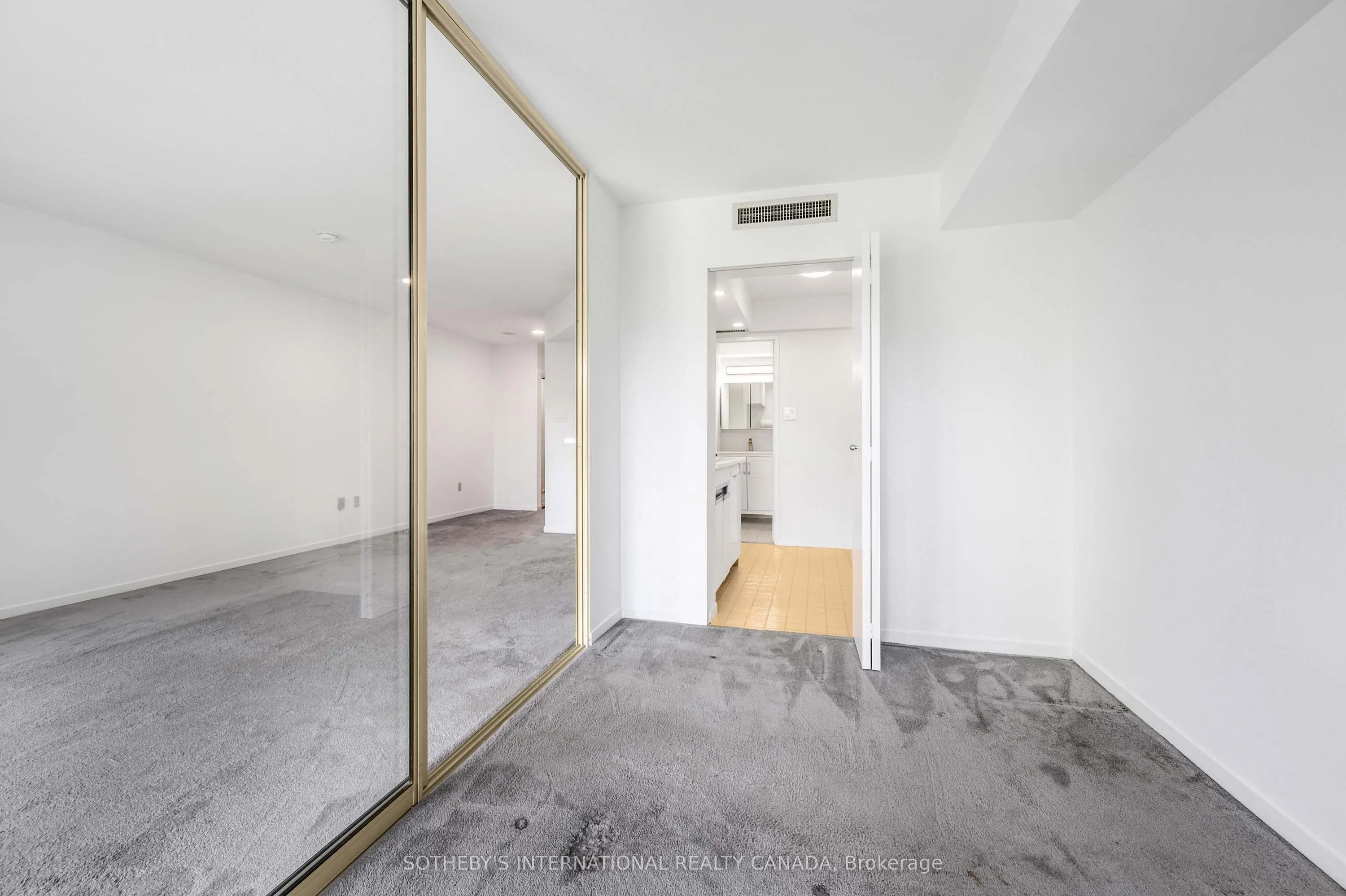 1001 Bay Street, #716