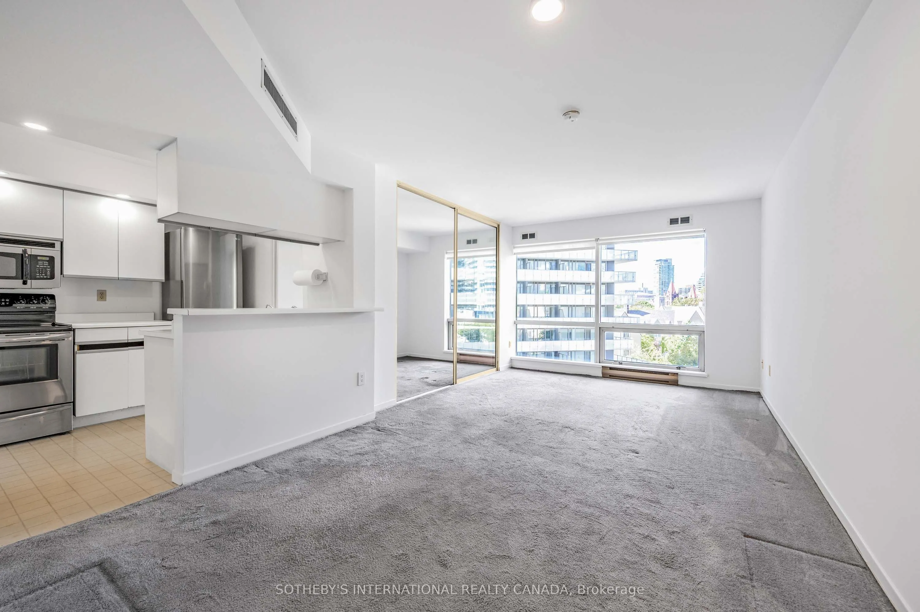 1001 Bay Street, #716