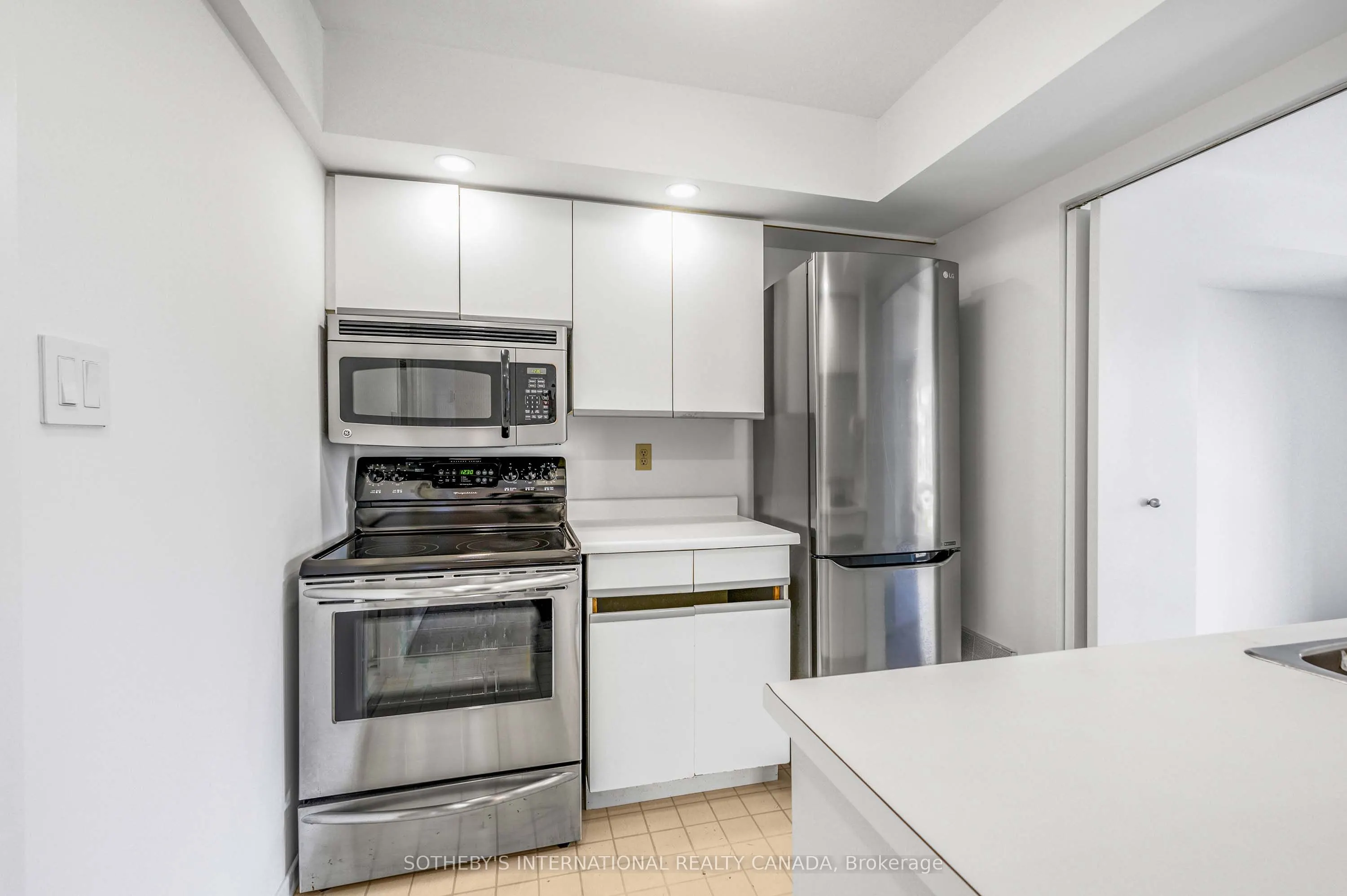 1001 Bay Street, #716