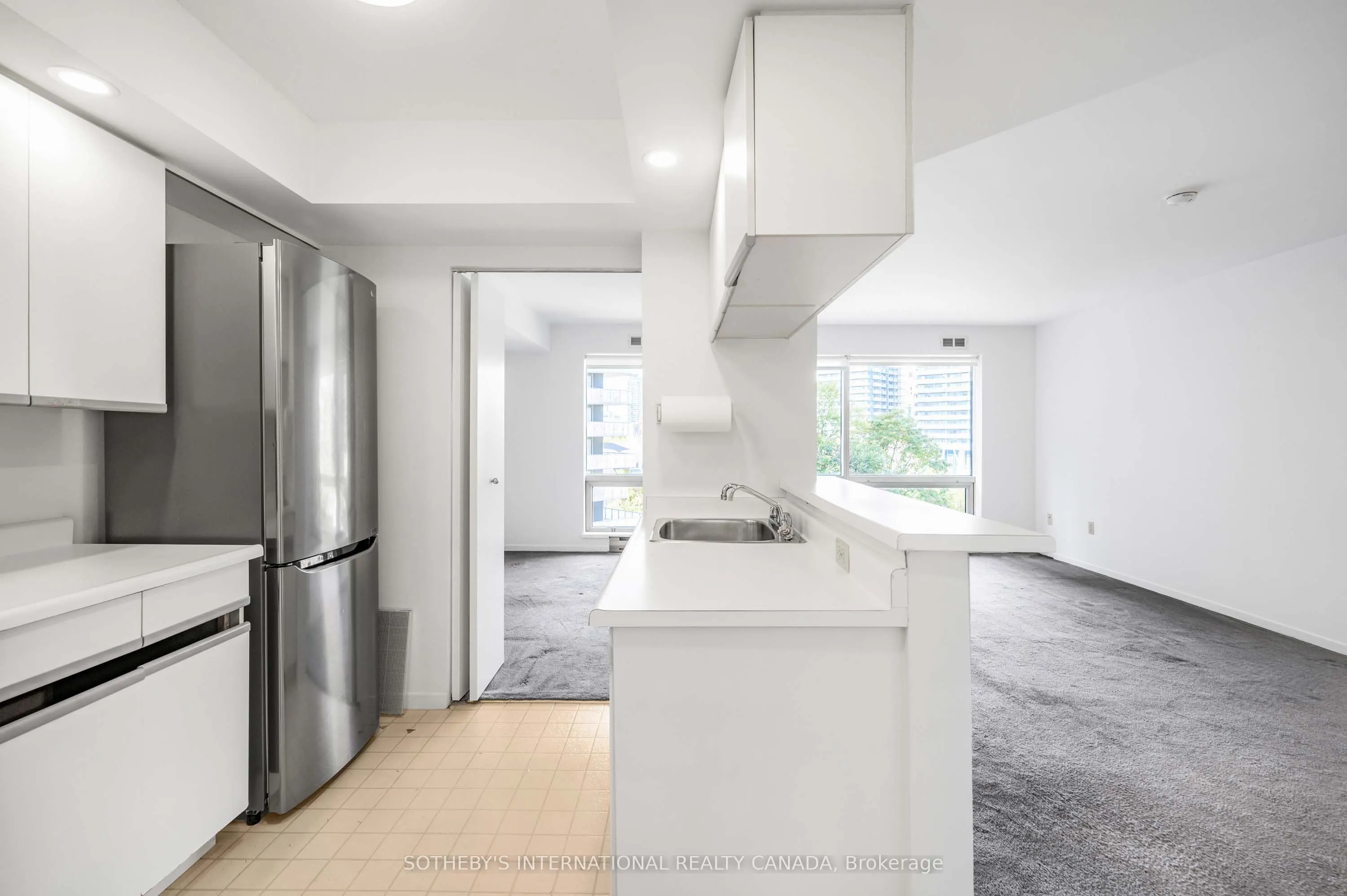 1001 Bay Street, #716