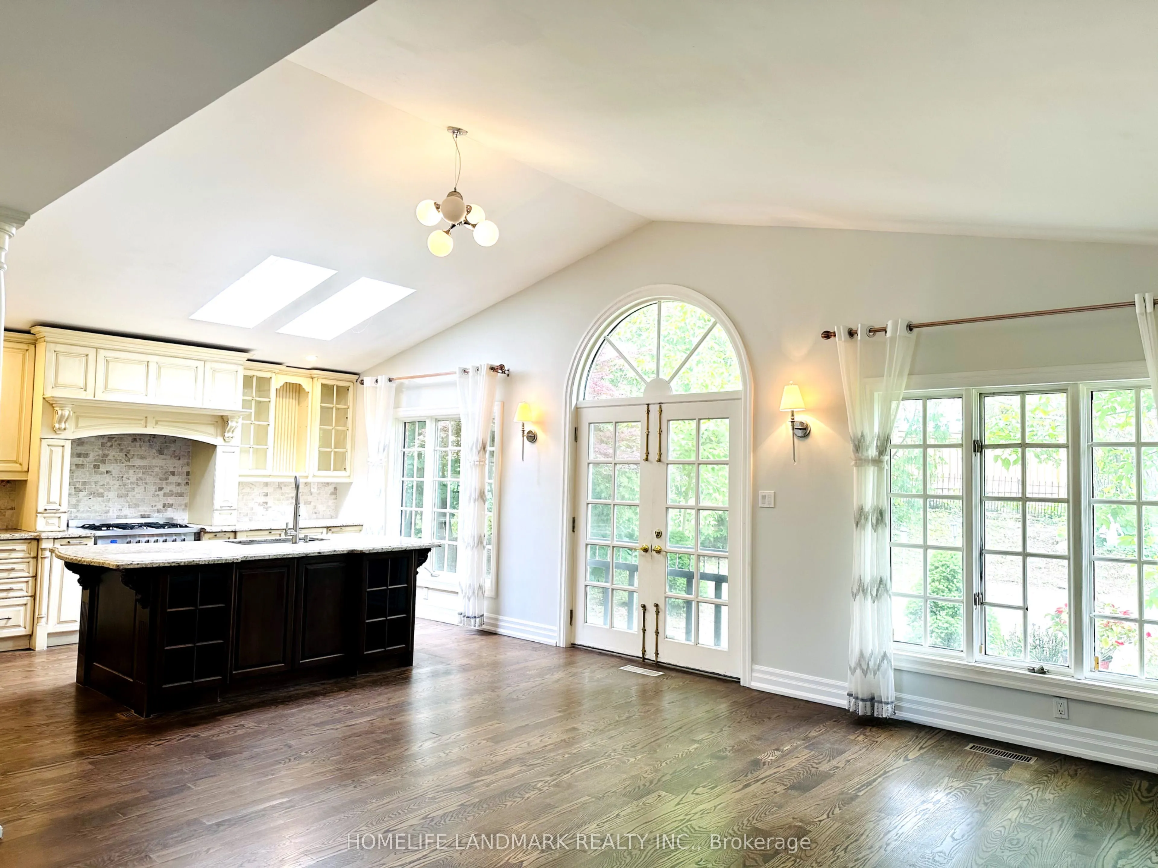 125 Bannatyne Drive