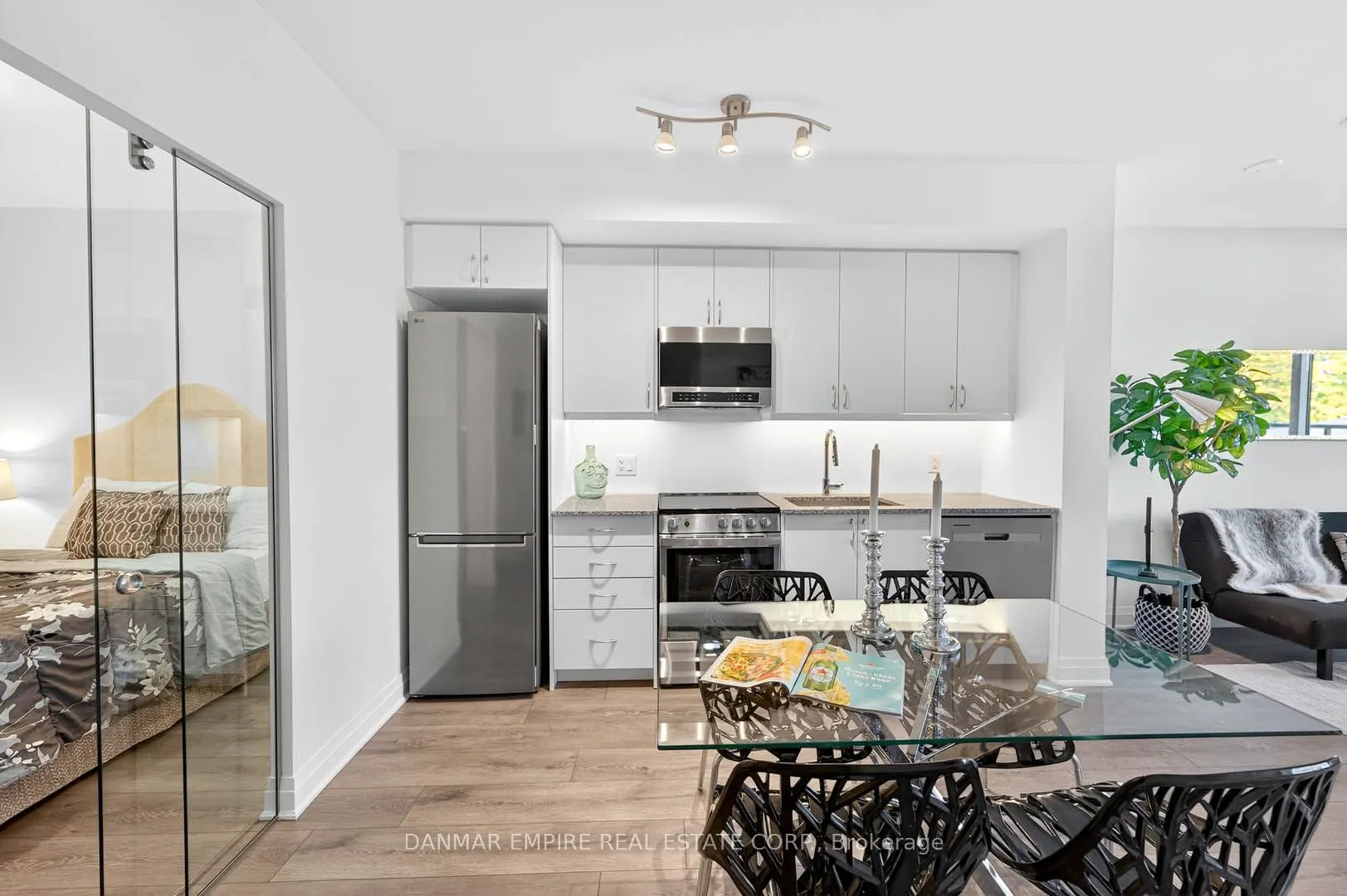 700 Sheppard Avenue W, #802