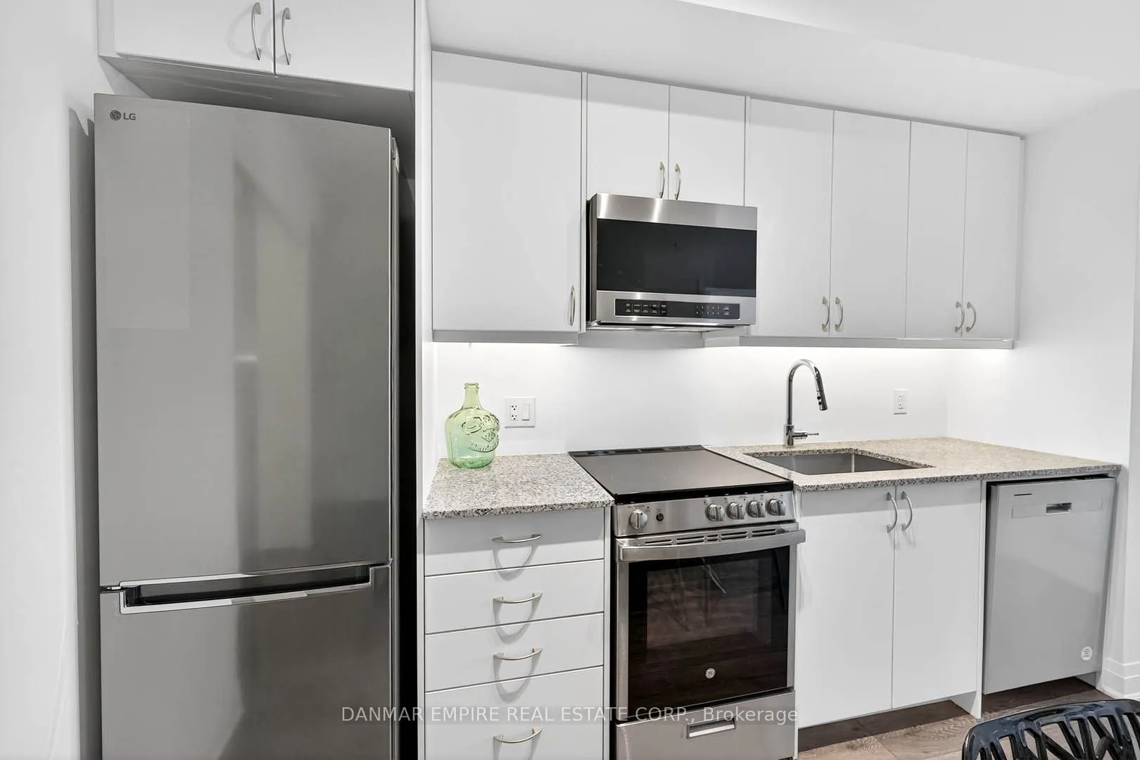 700 Sheppard Avenue W, #802