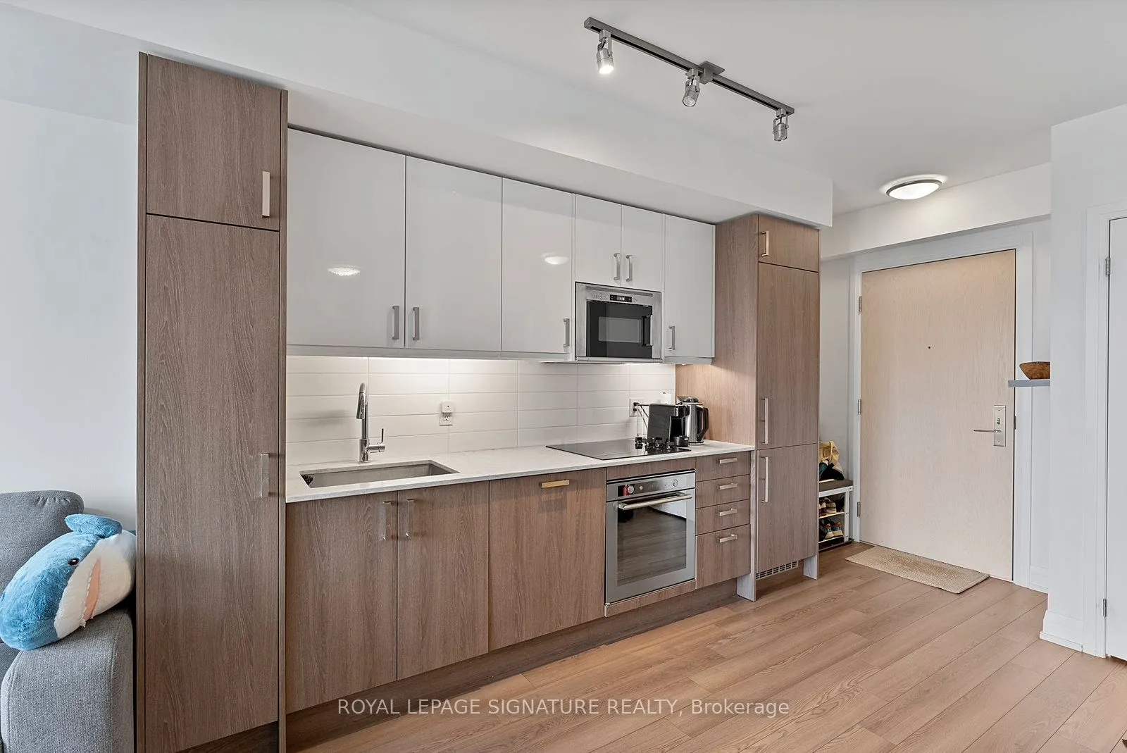 77 Mutual Street, #2501