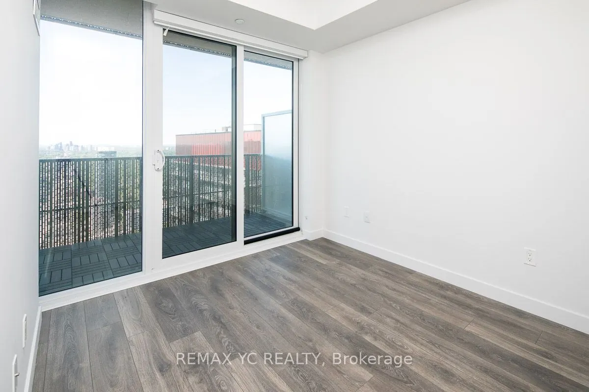 8 Eglinton Avenue E, #3307