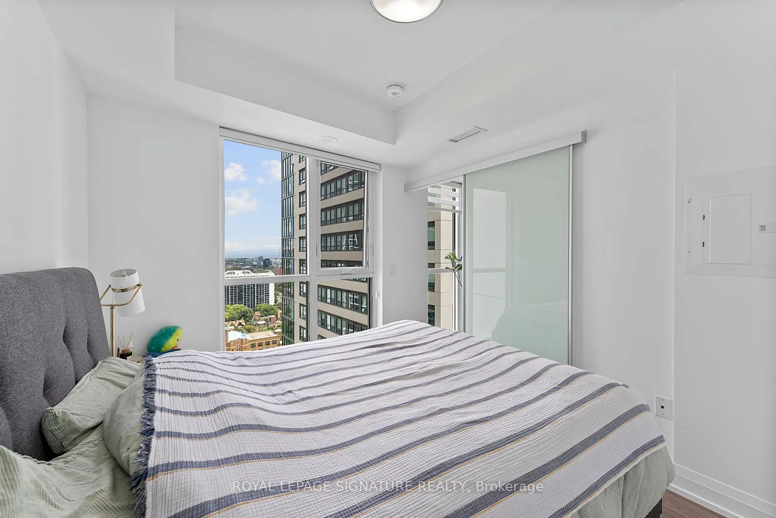 77 Mutual Street, #2501