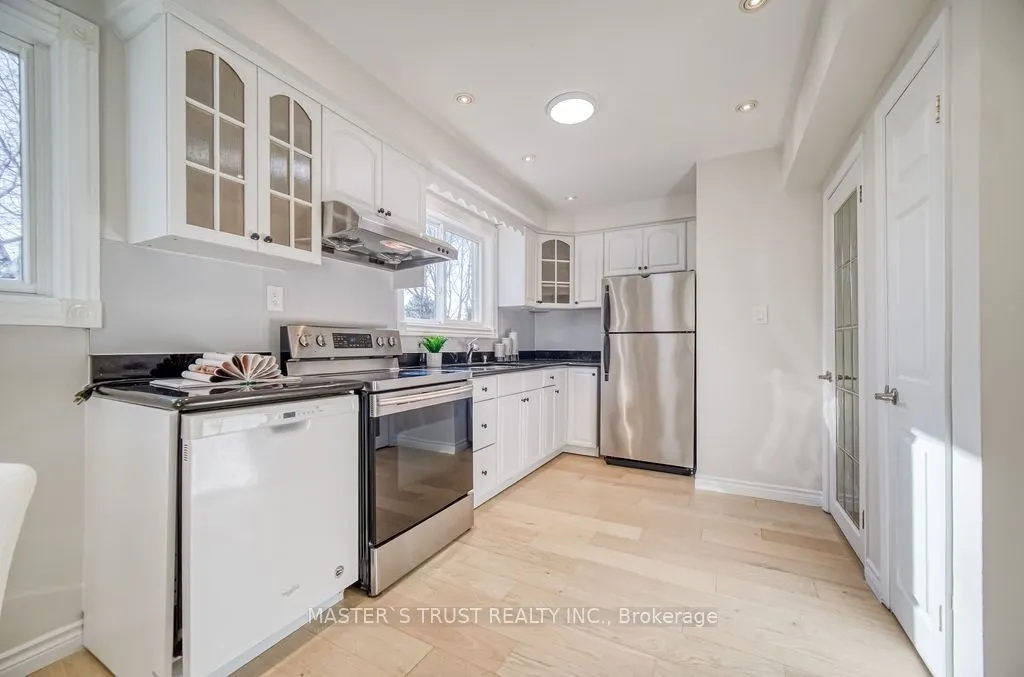 14 Houston Crescent, #upper