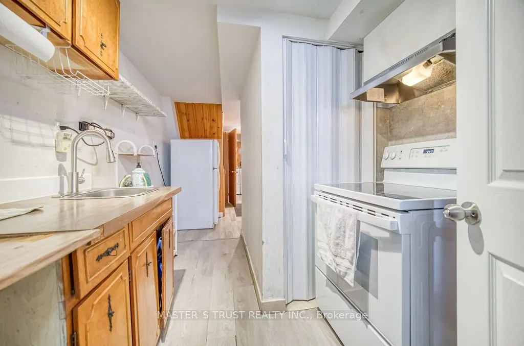 14 Houston Crescent, #upper