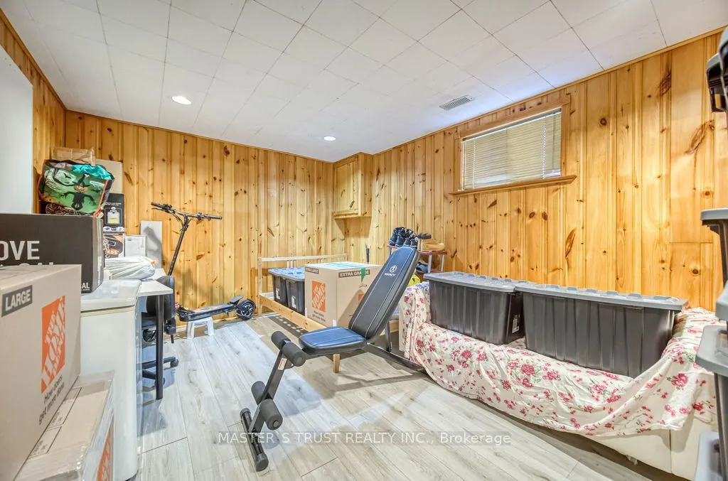 14 Houston Crescent, #upper