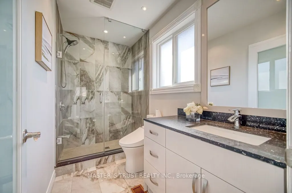 14 Houston Crescent, #upper