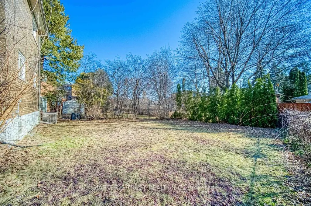 14 Houston Crescent, #upper