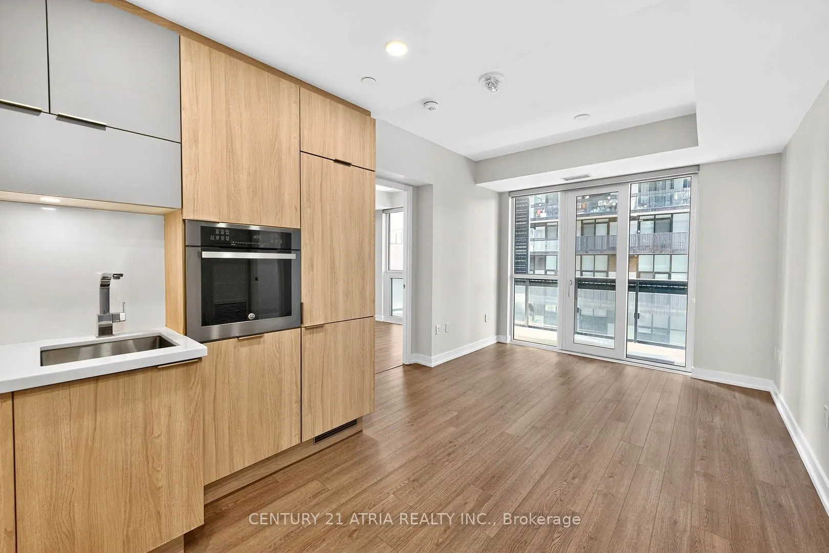 39 Roehampton Avenue, #707