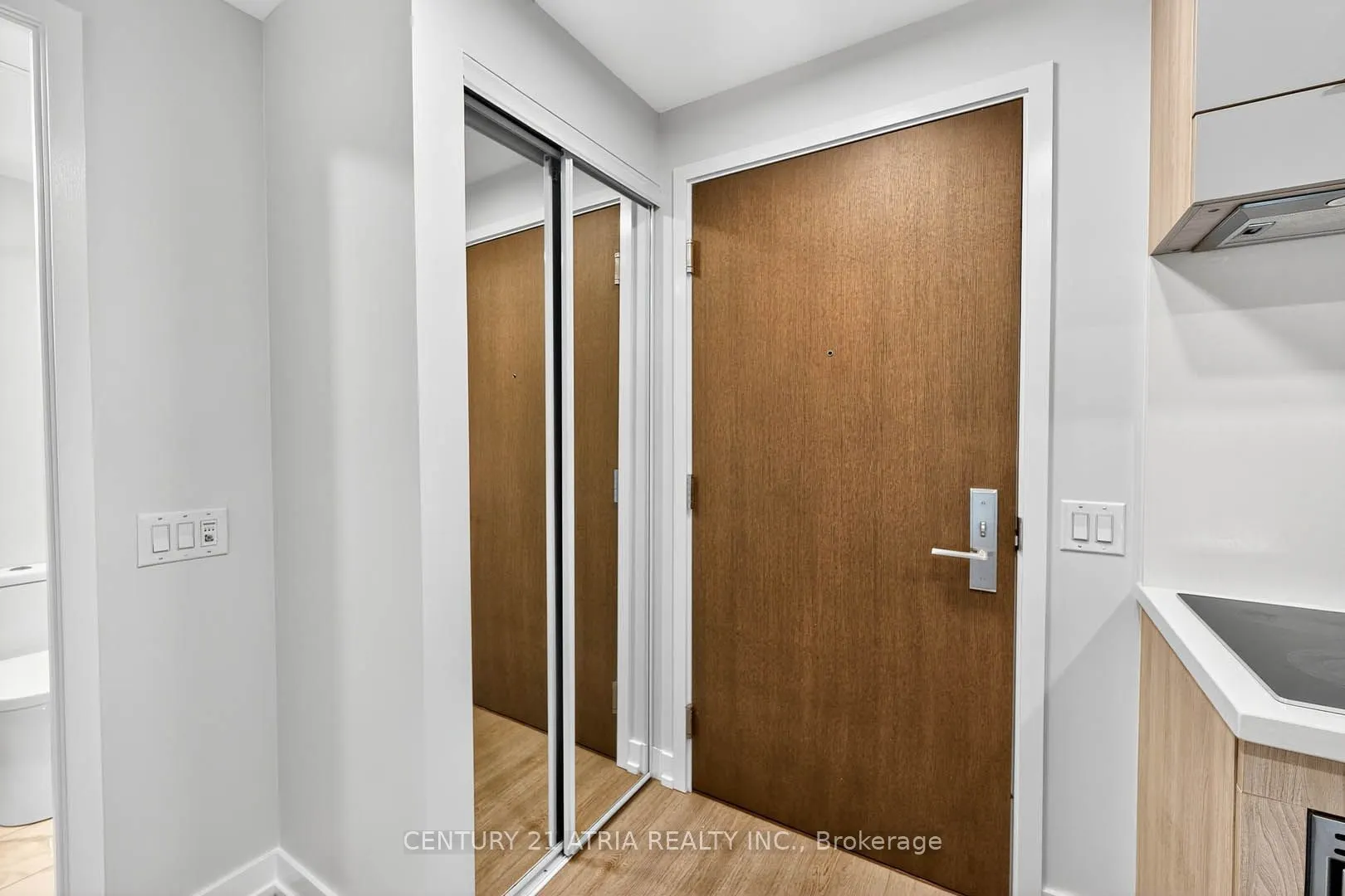 39 Roehampton Avenue, #707