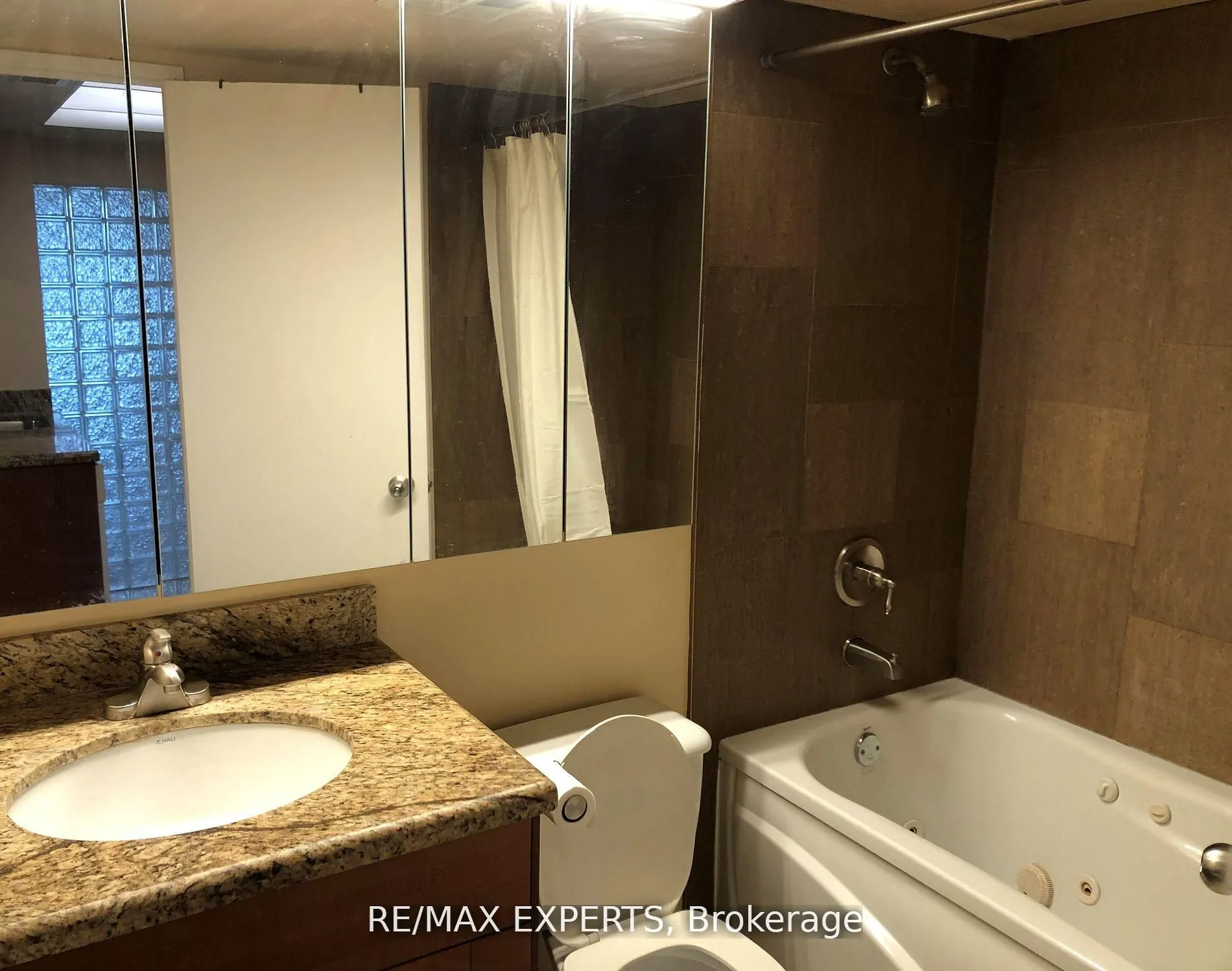 1001 Bay Street, #2116