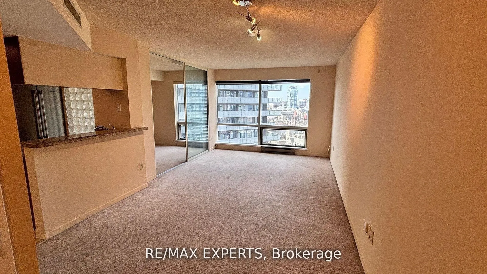 1001 Bay Street, #2116