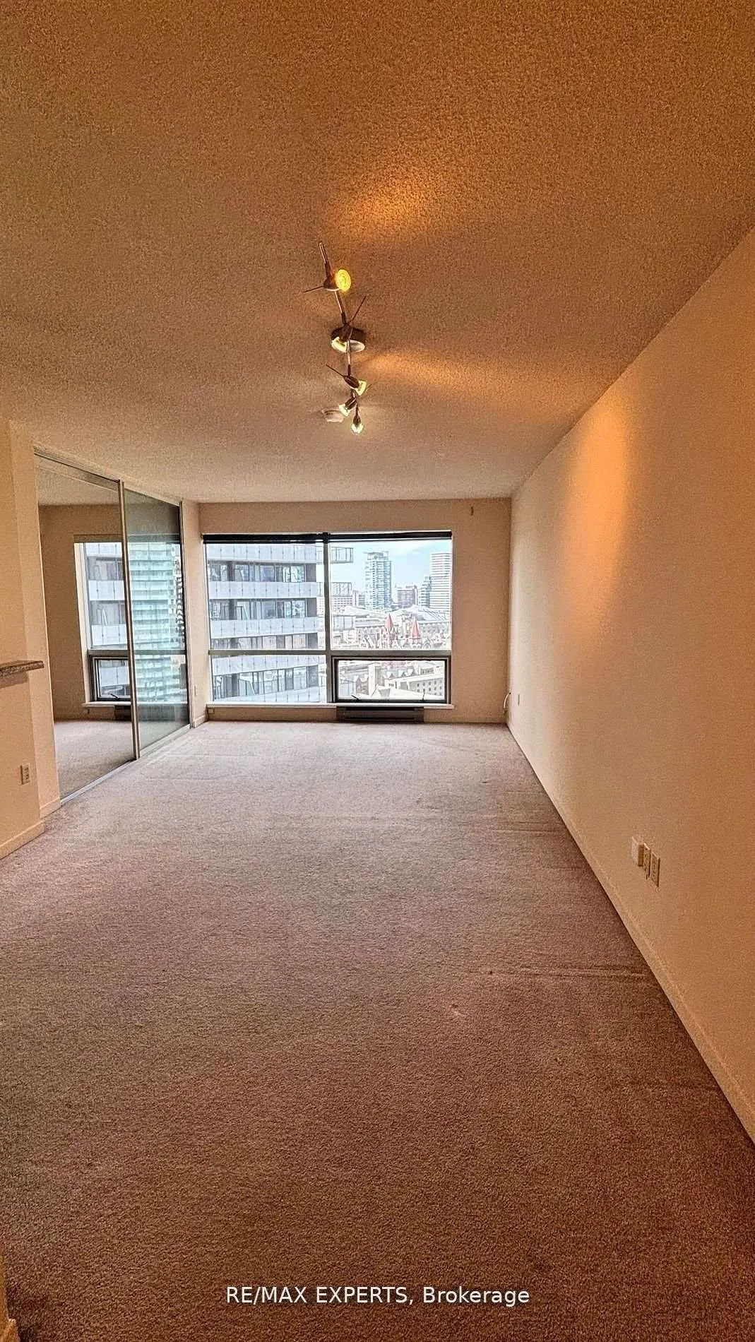 1001 Bay Street, #2116