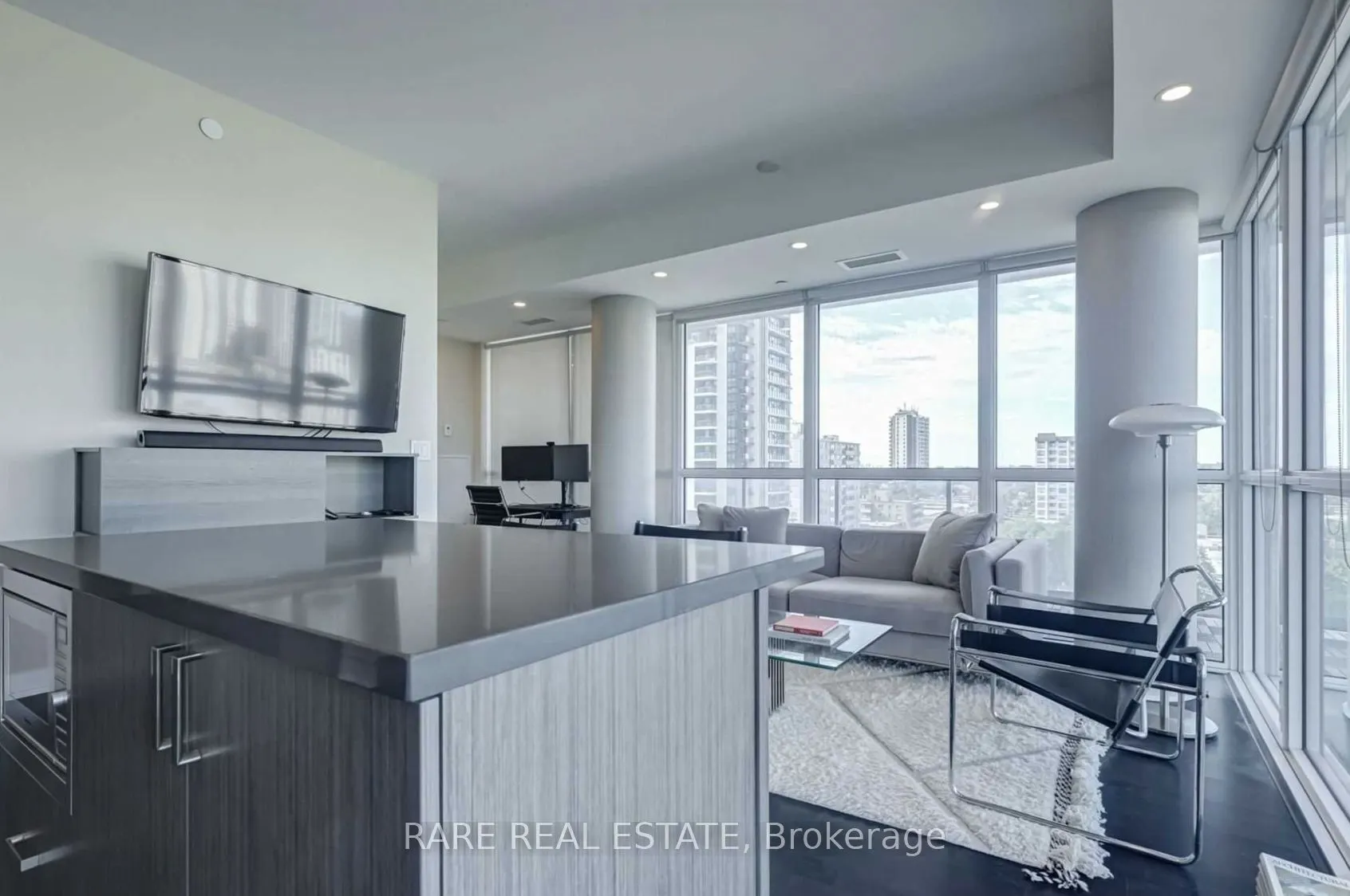 501 St Clair Avenue W, #902