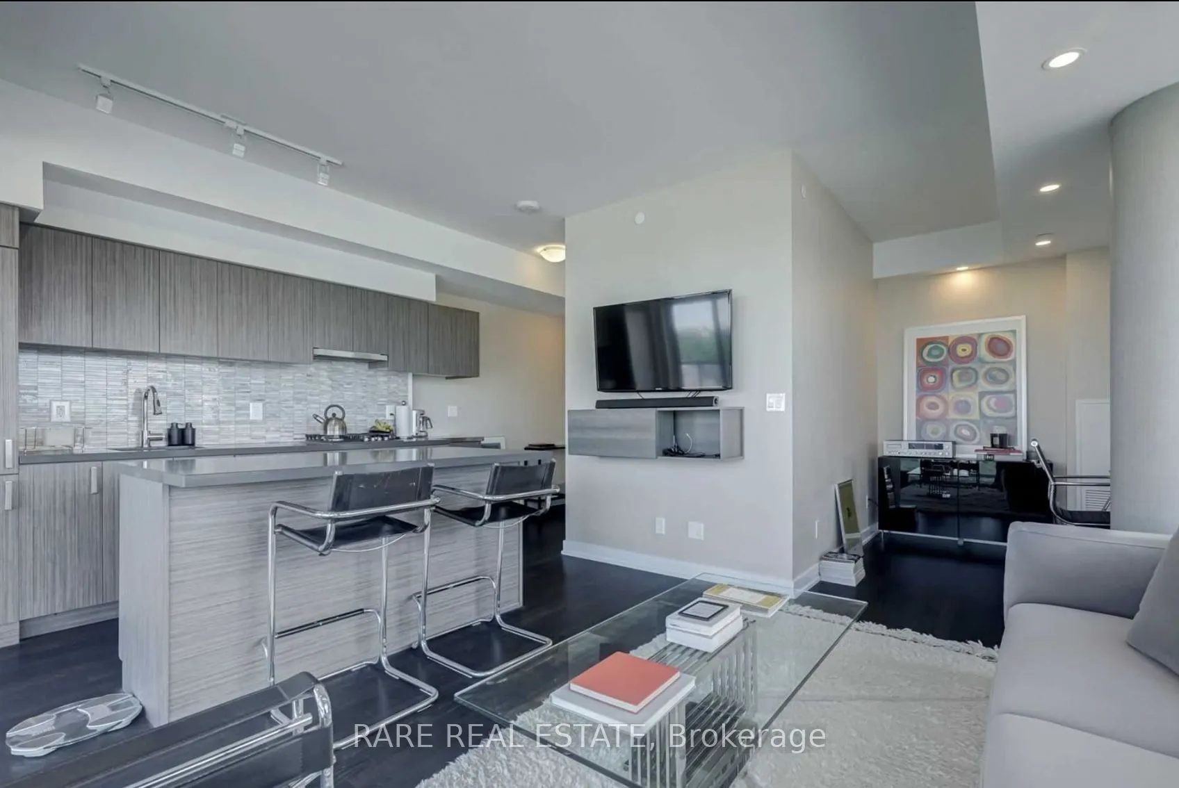 501 St Clair Avenue W, #902
