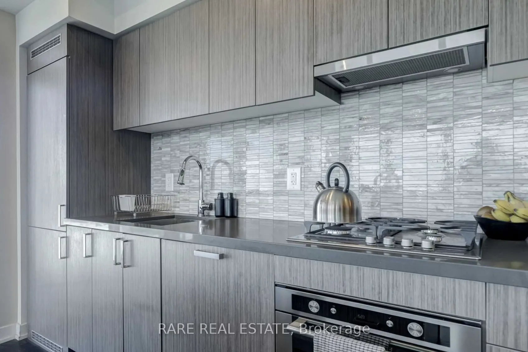501 St Clair Avenue W, #902