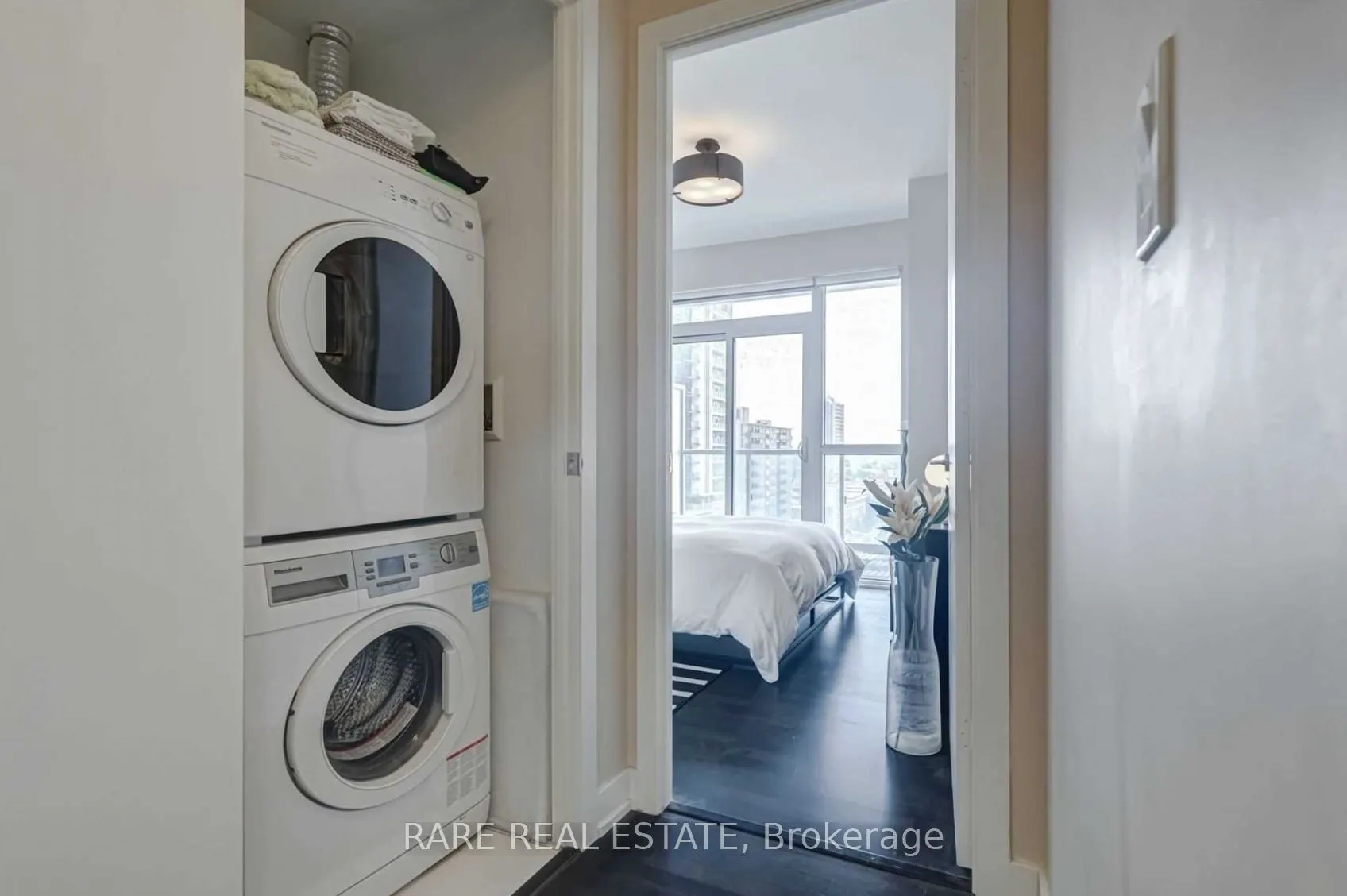 501 St Clair Avenue W, #902