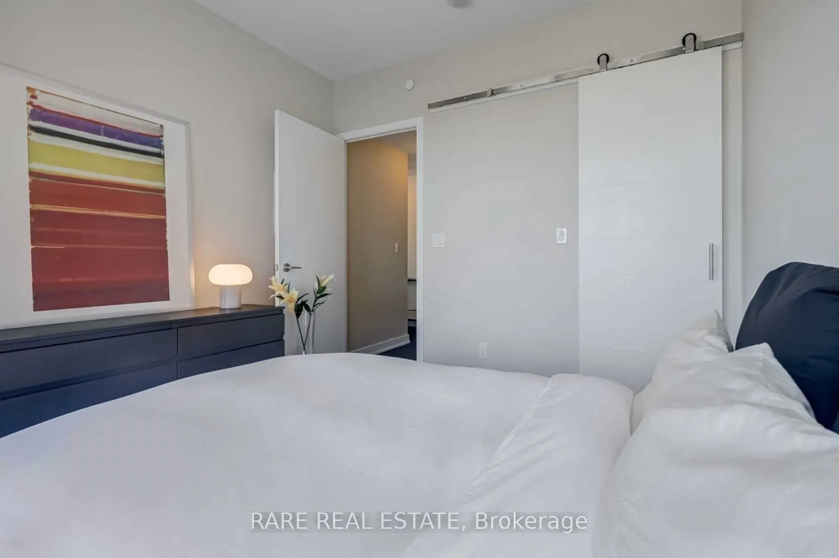 501 St Clair Avenue W, #902