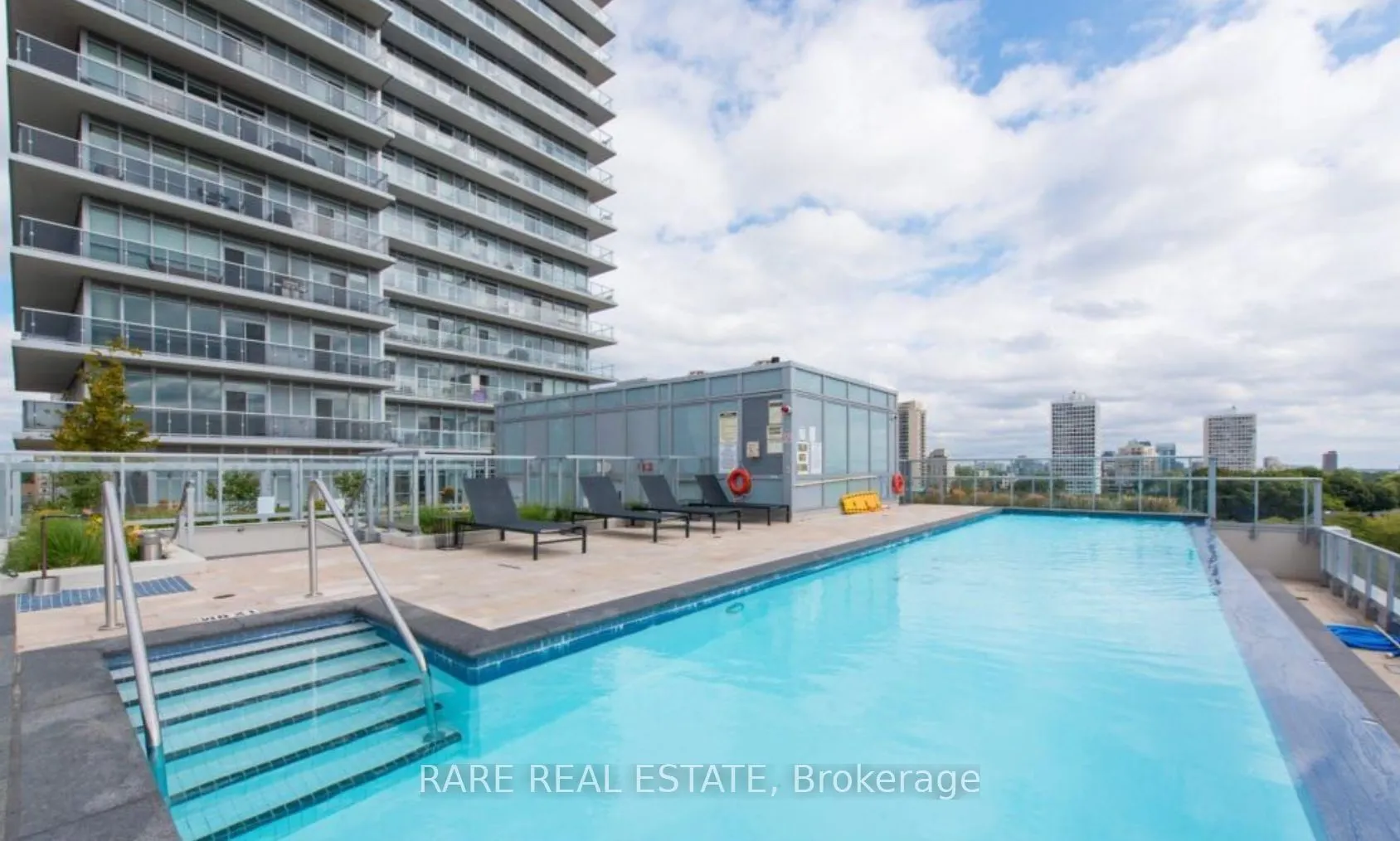 501 St Clair Avenue W, #902