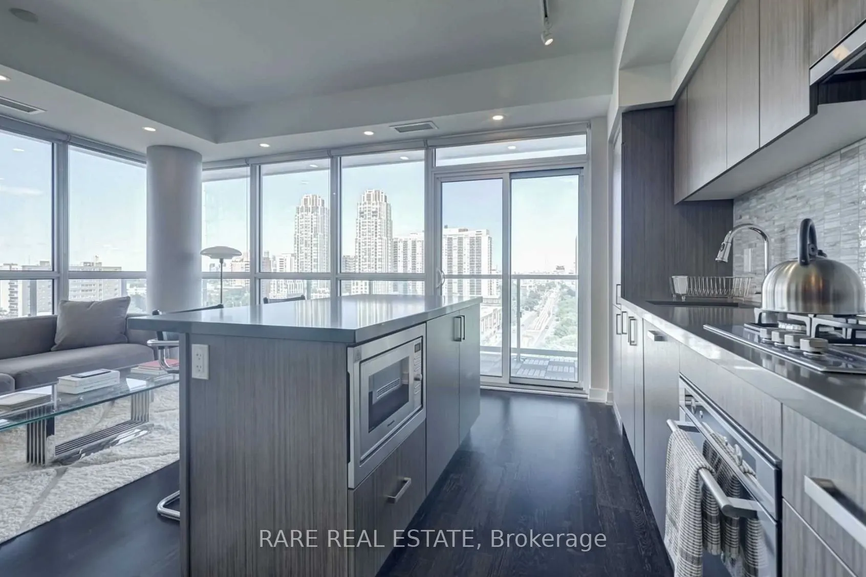 501 St Clair Avenue W, #902