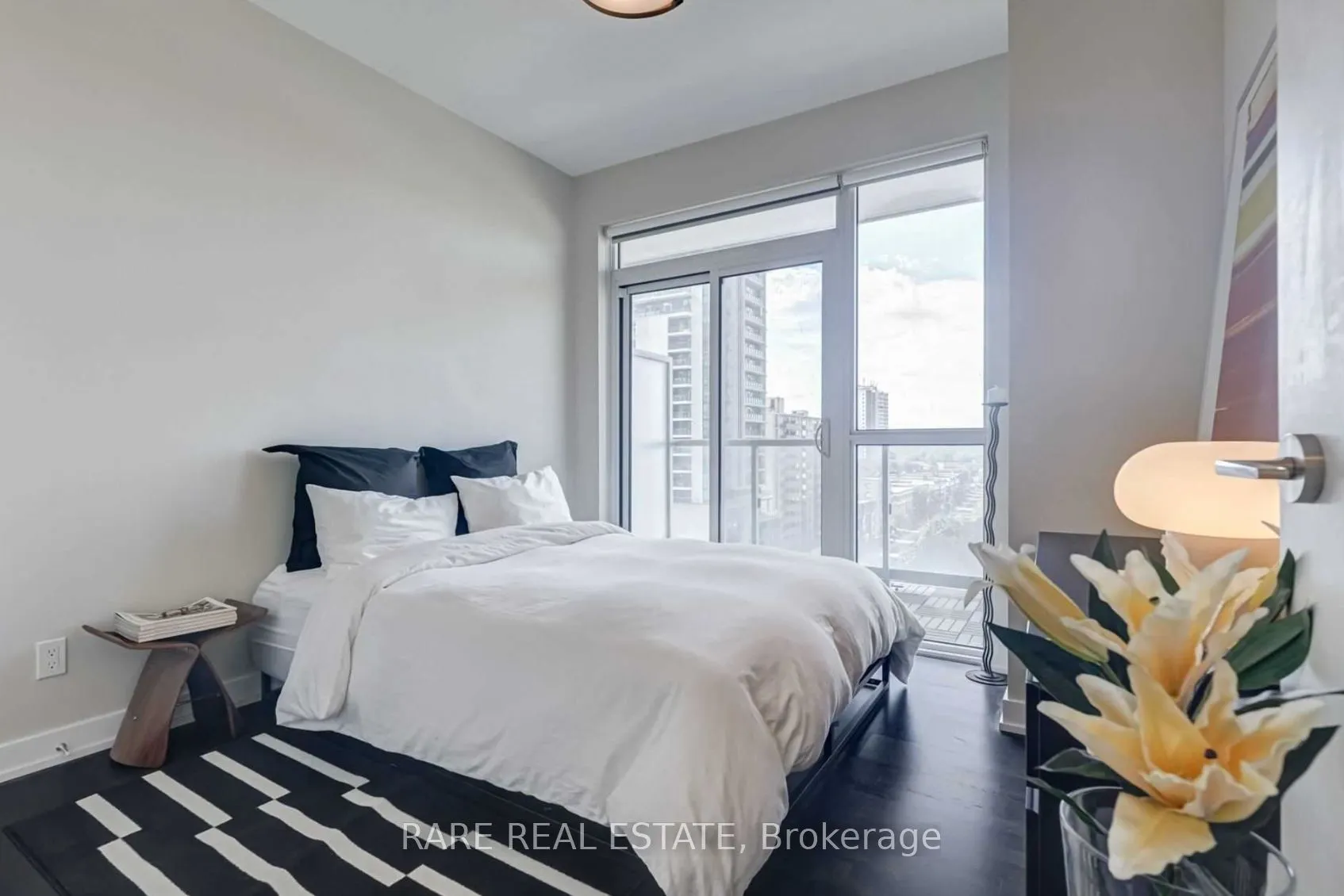 501 St Clair Avenue W, #902