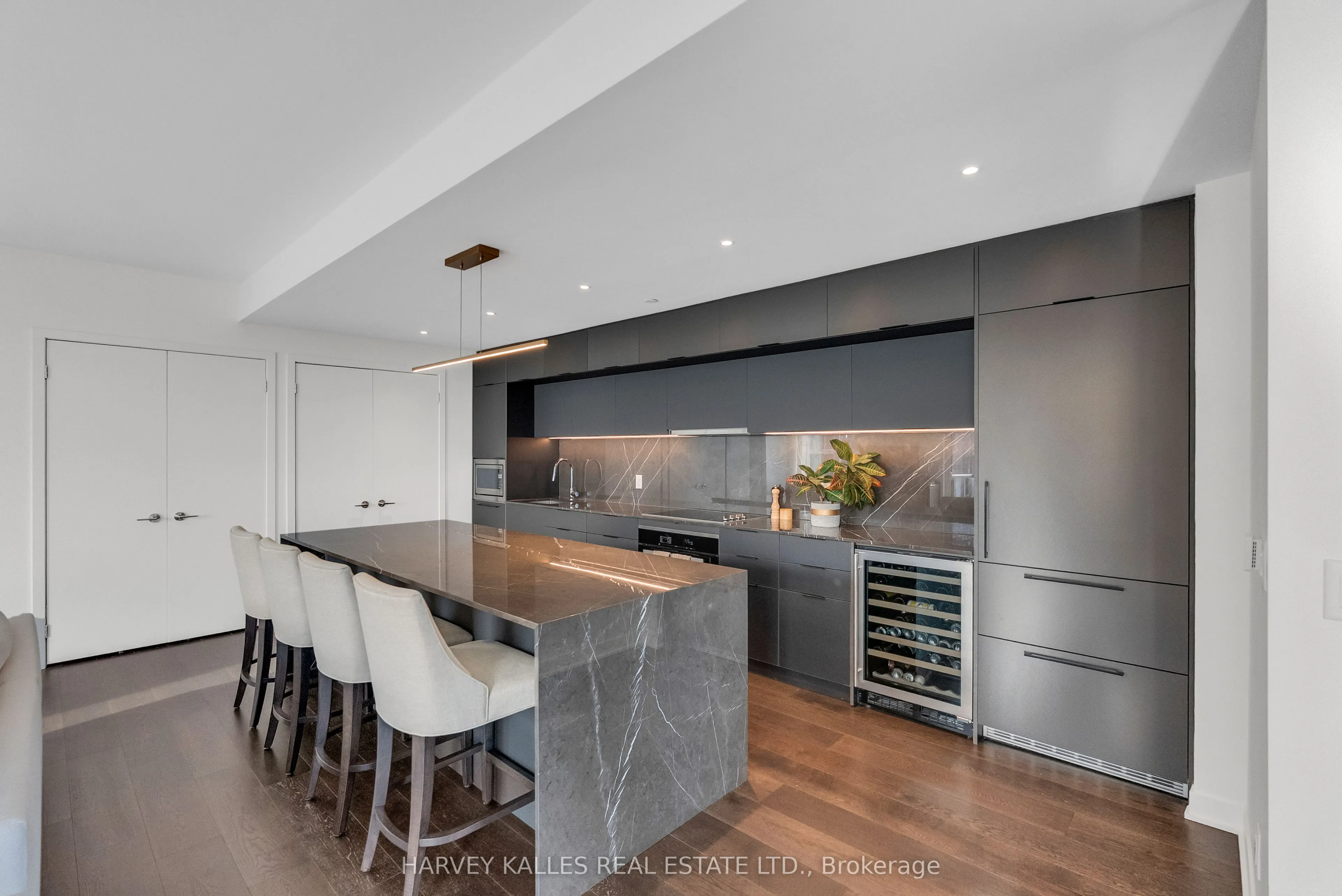 185 Alberta Avenue, #1105