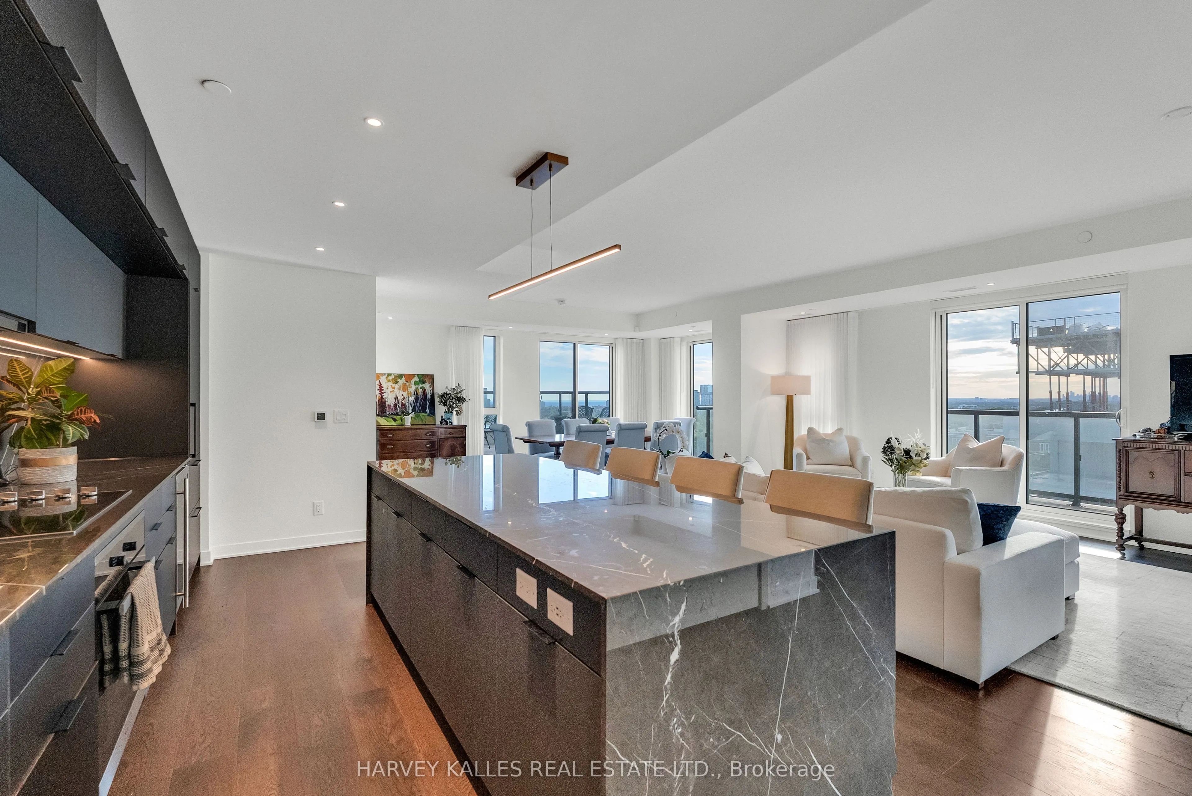 185 Alberta Avenue, #1105