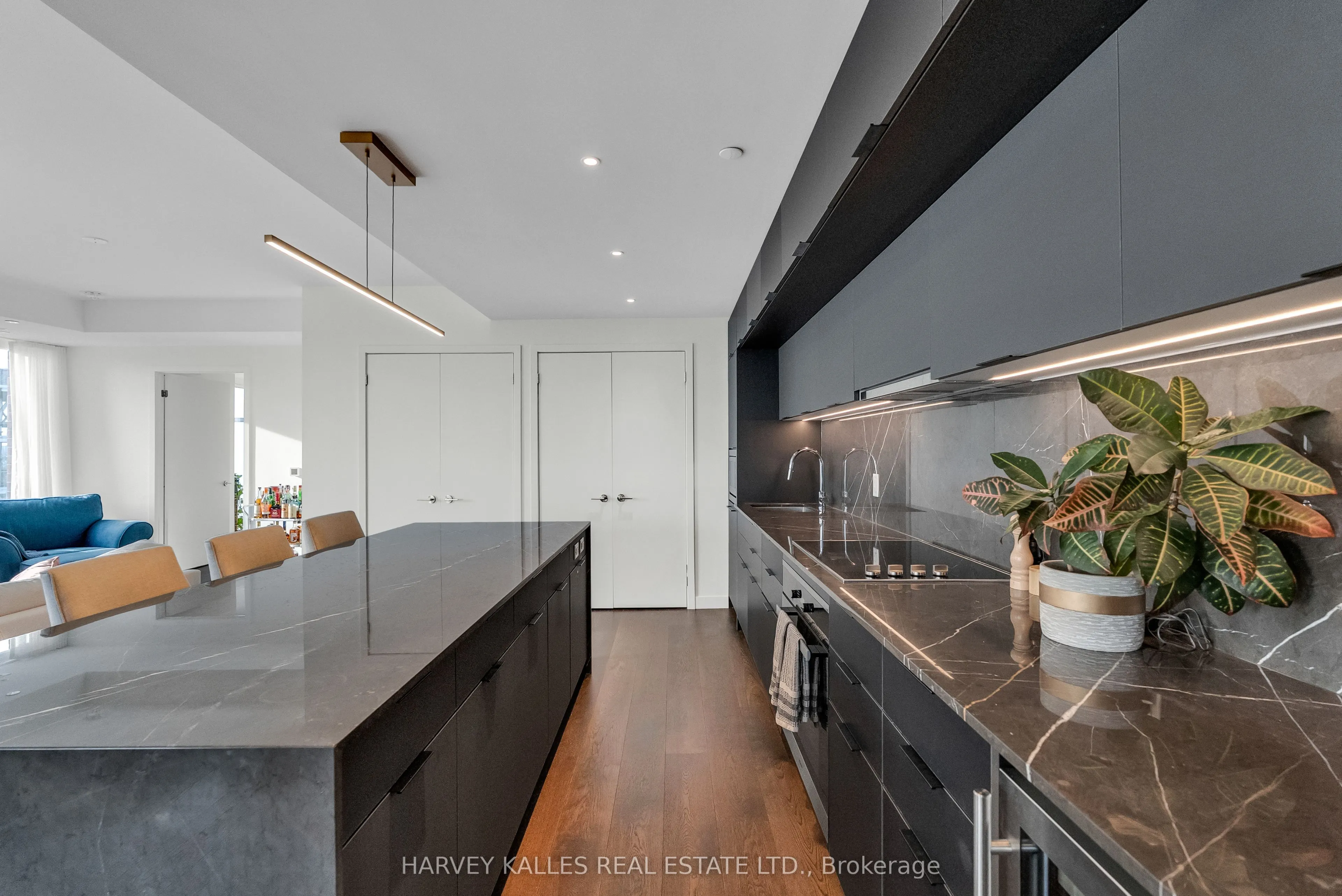 185 Alberta Avenue, #1105