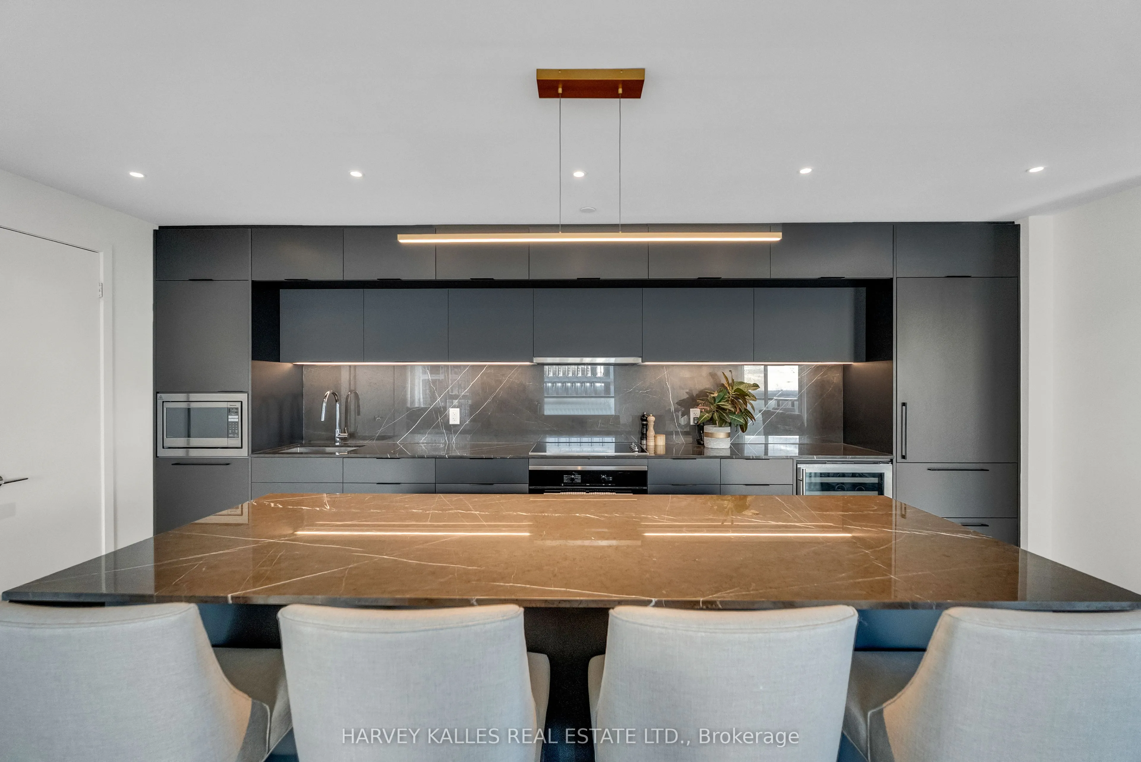 185 Alberta Avenue, #1105