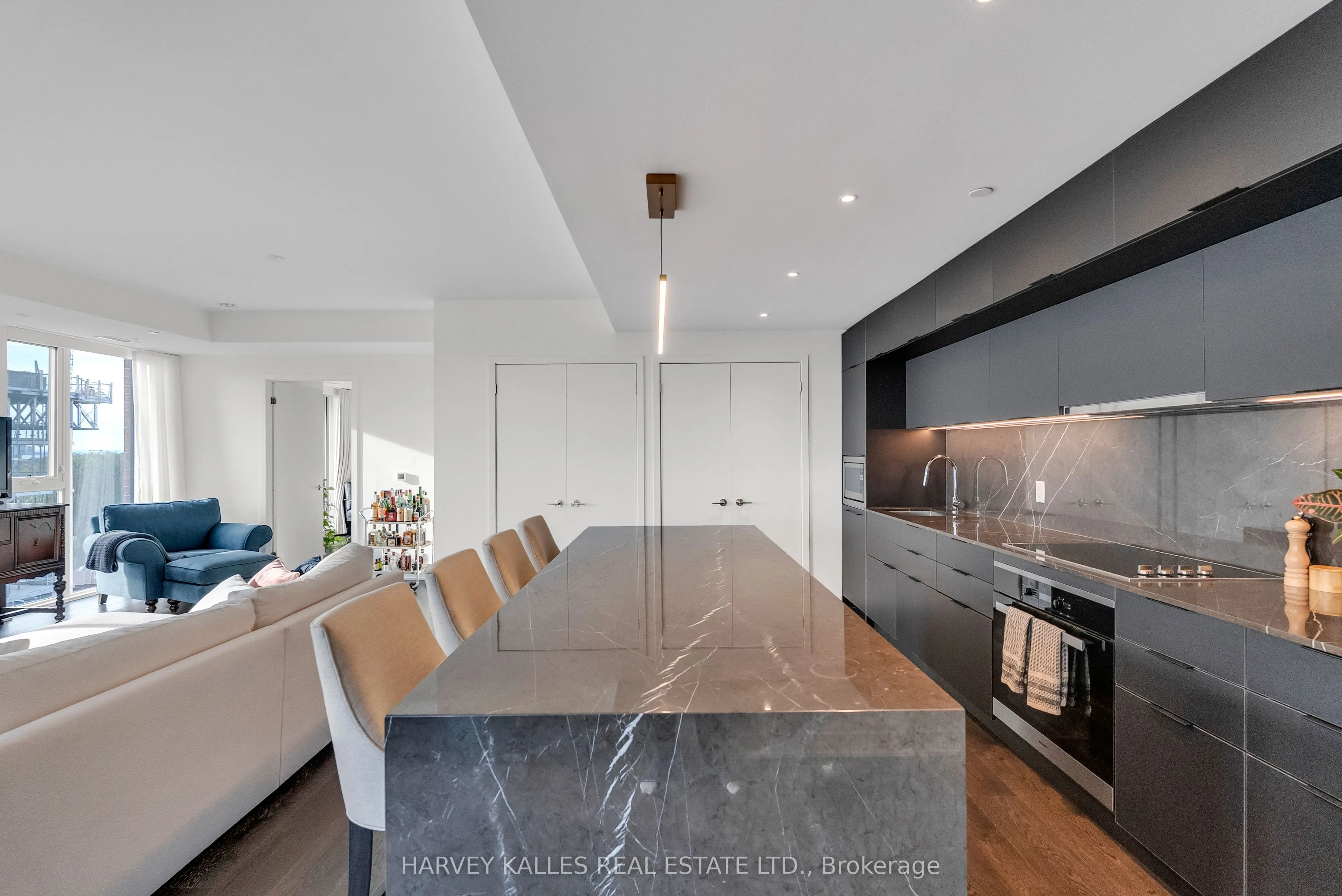 185 Alberta Avenue, #1105
