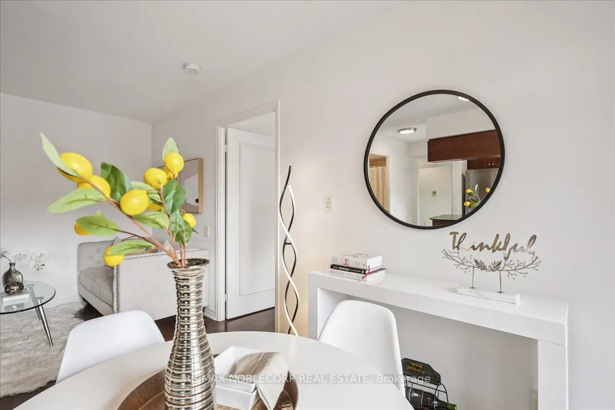 60 St.Clair Avenue W, #1001