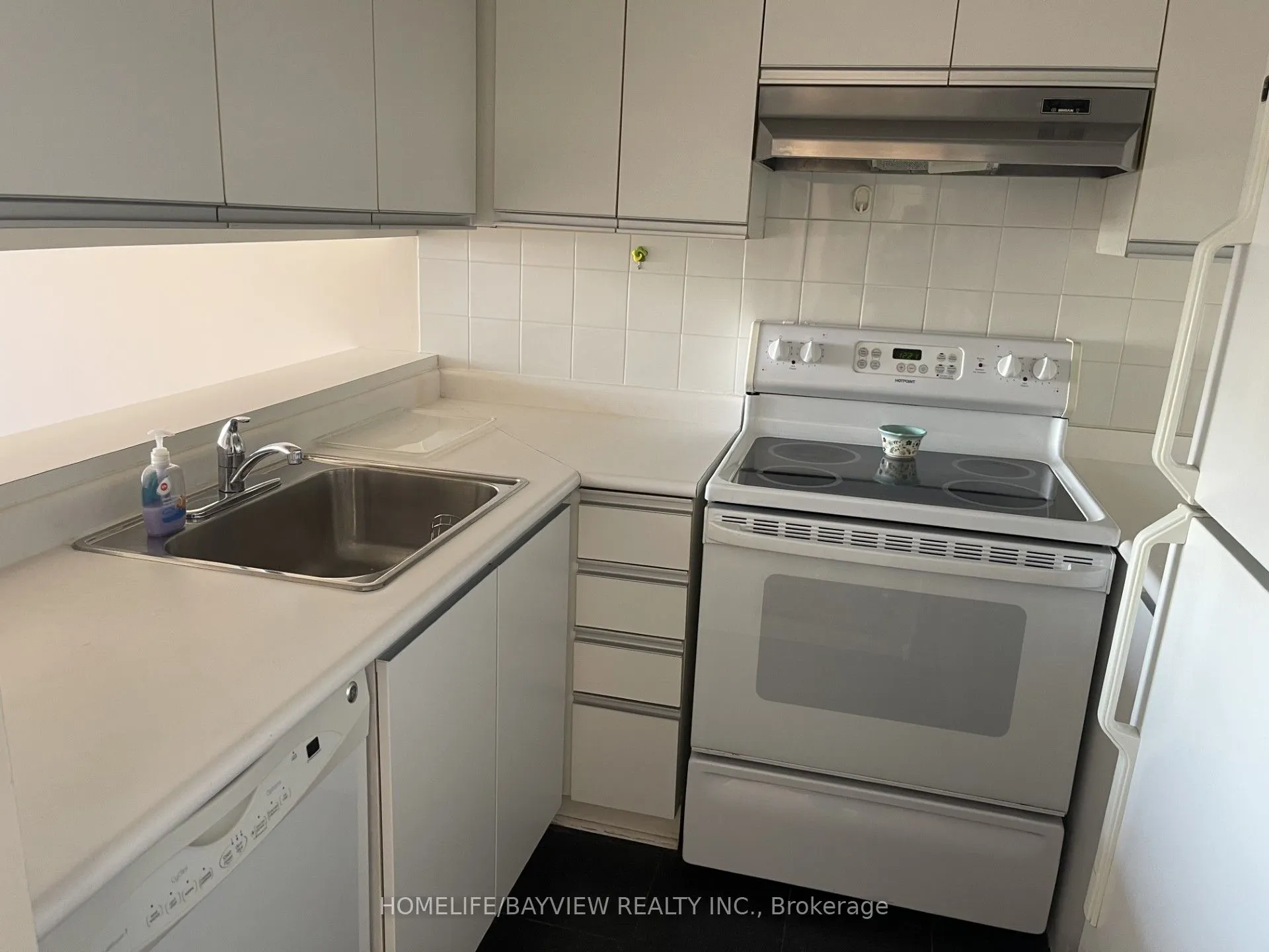 7 Bishop Avenue, #1712