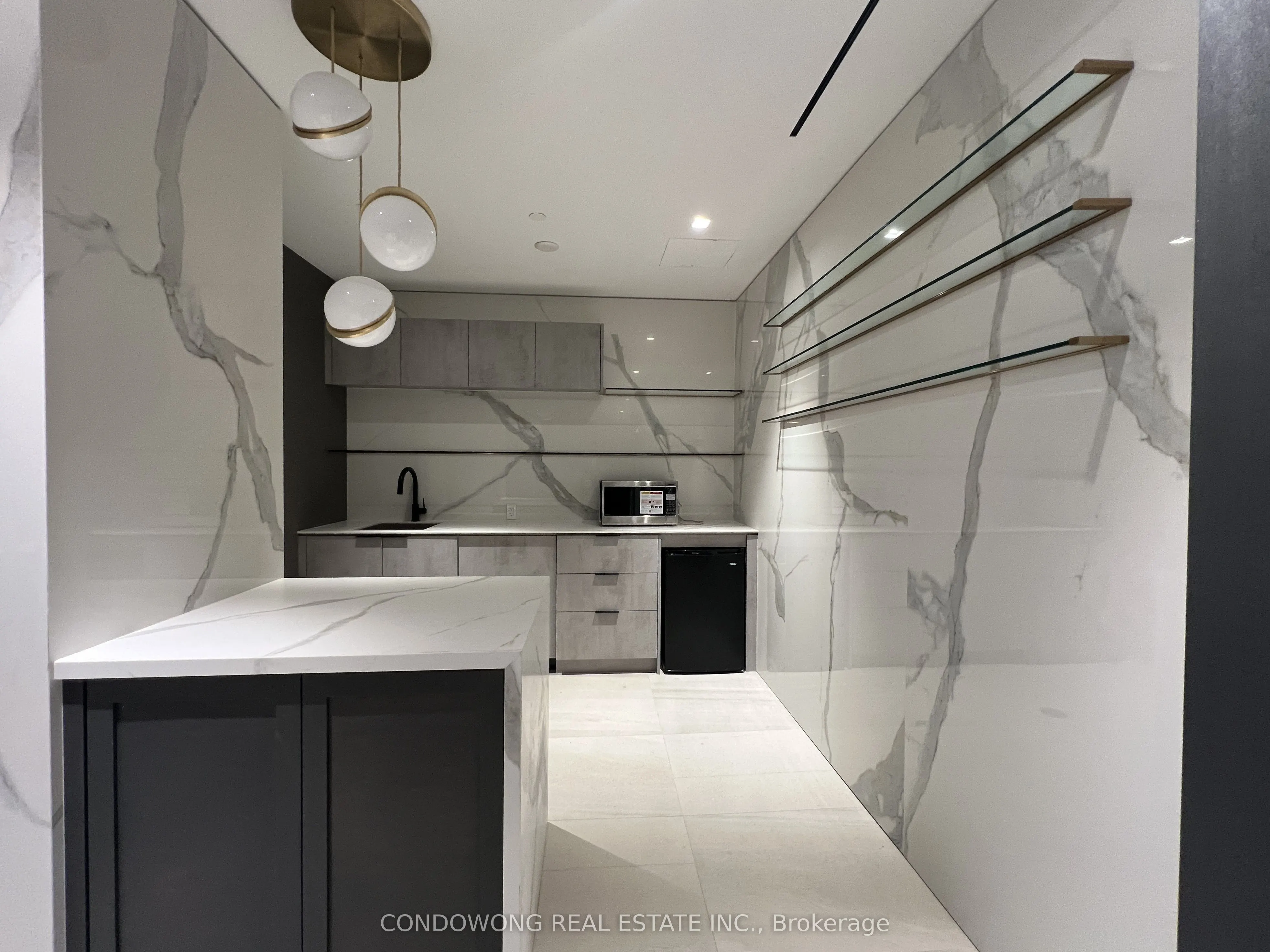 127 Broadway Avenue, #1910