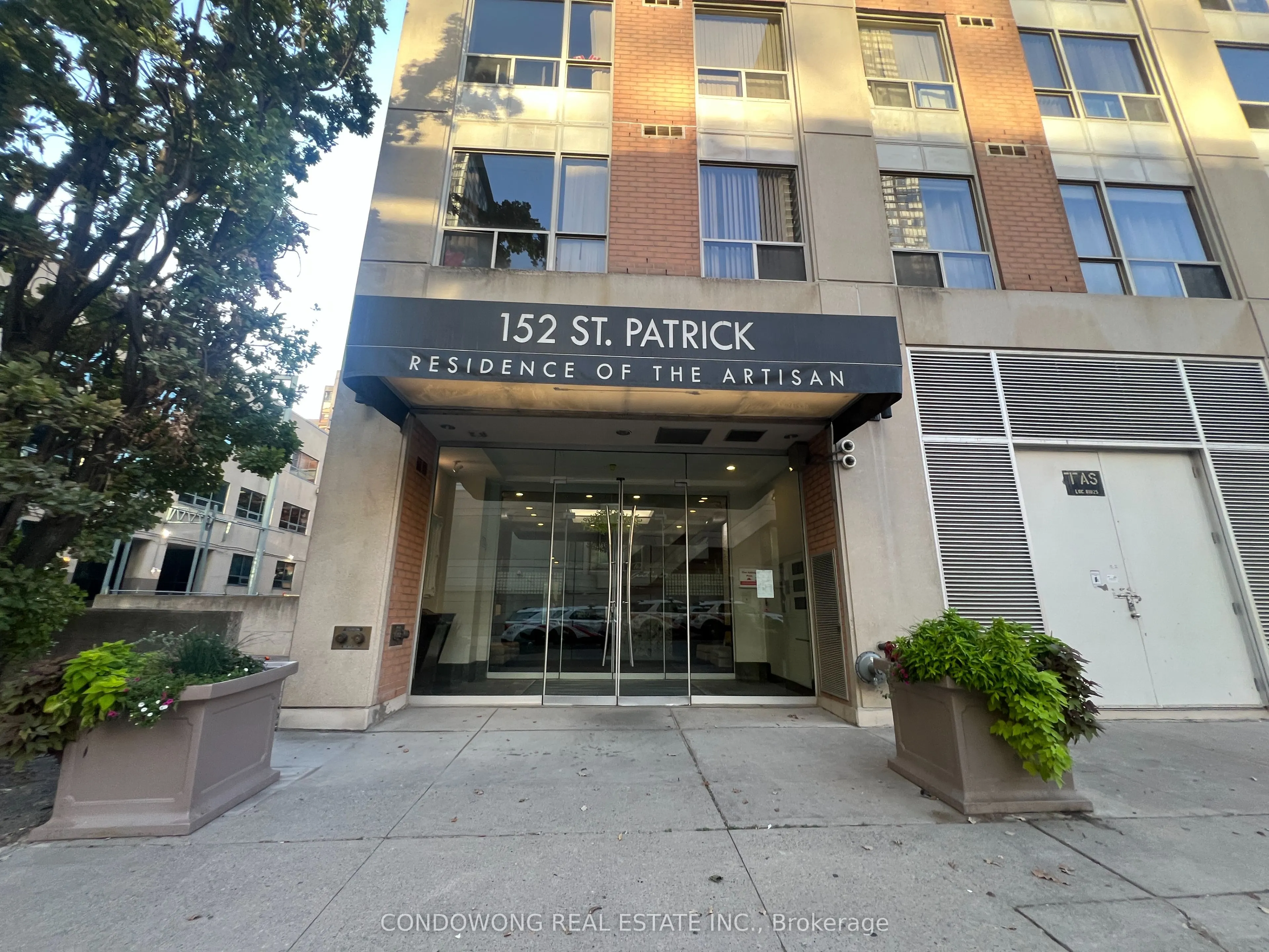 152 St Patrick Street, #1006
